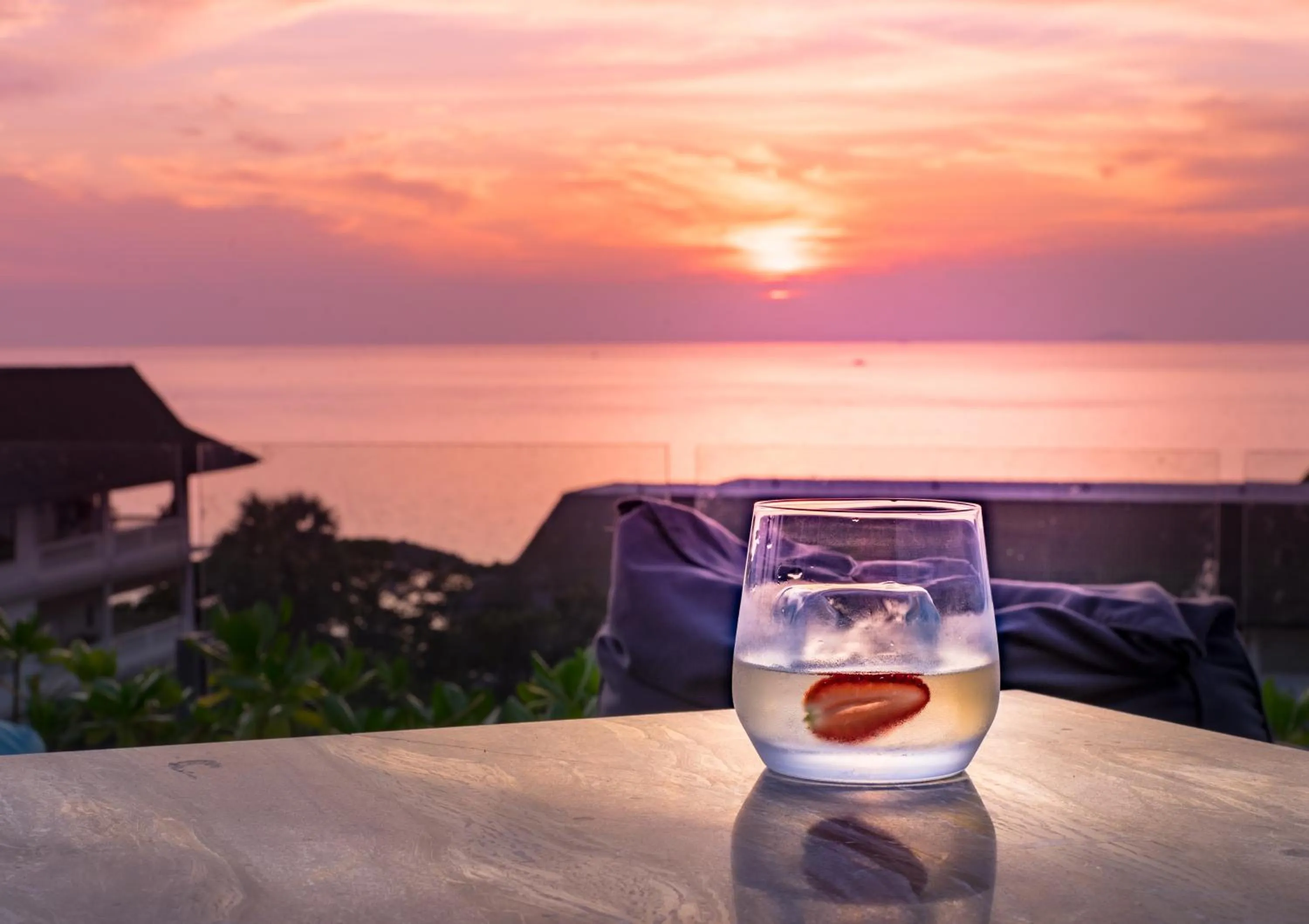 Food and drinks in Seaphere Pattaya Hotel by Elite Suites