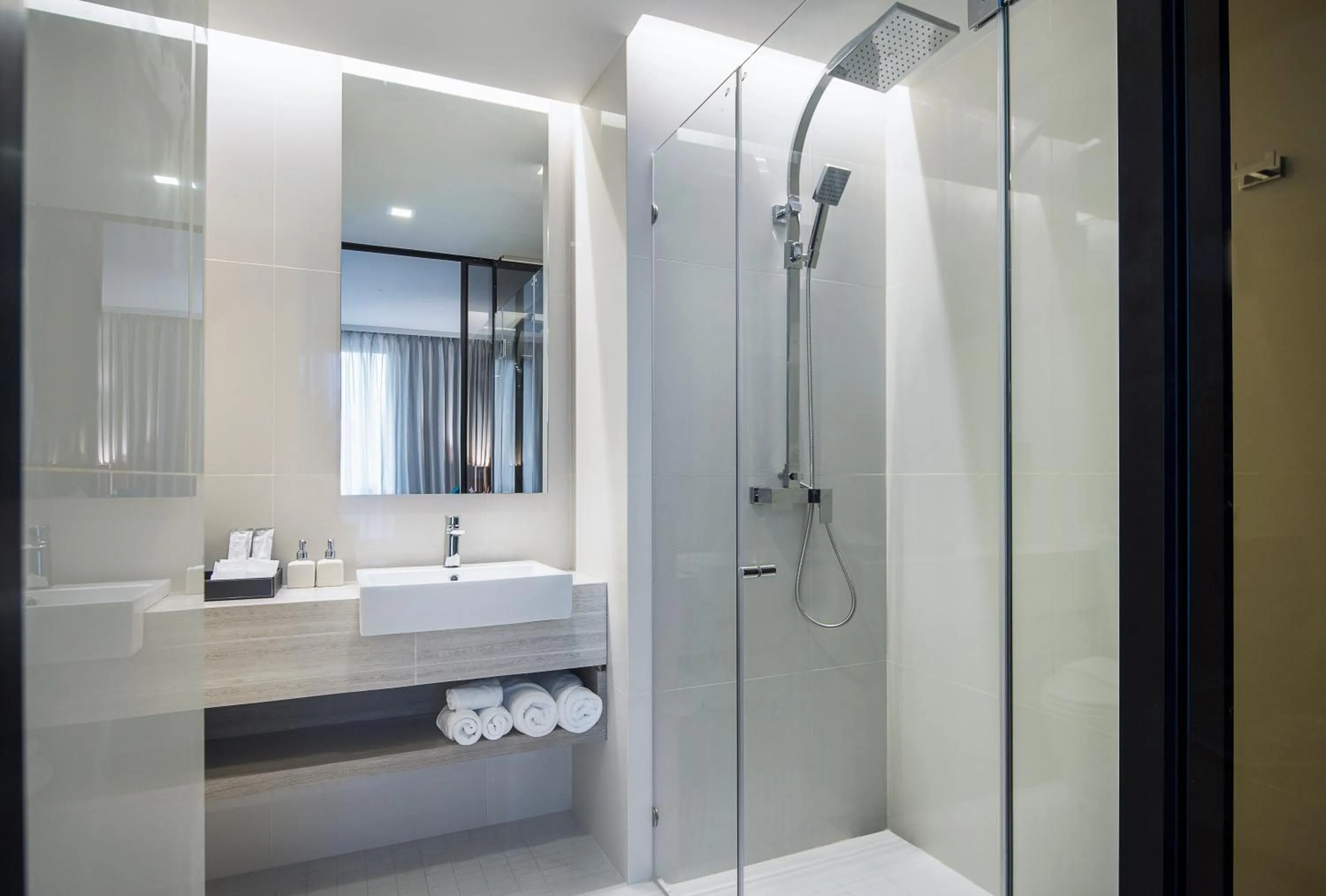 Shower in Seaphere Pattaya Hotel by Elite Suites