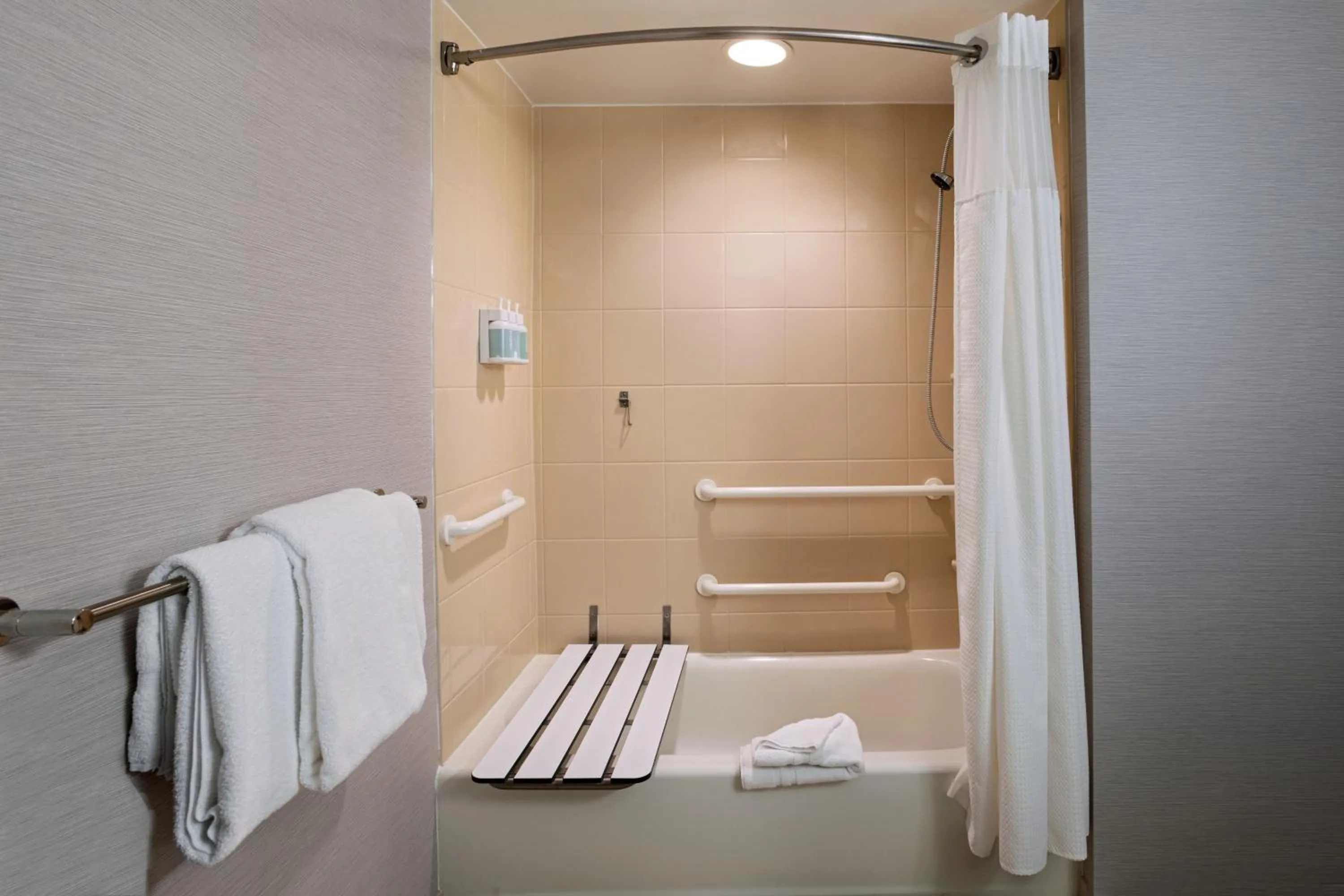 Bathroom, Bed in Courtyard by Marriott Boise West/Meridian