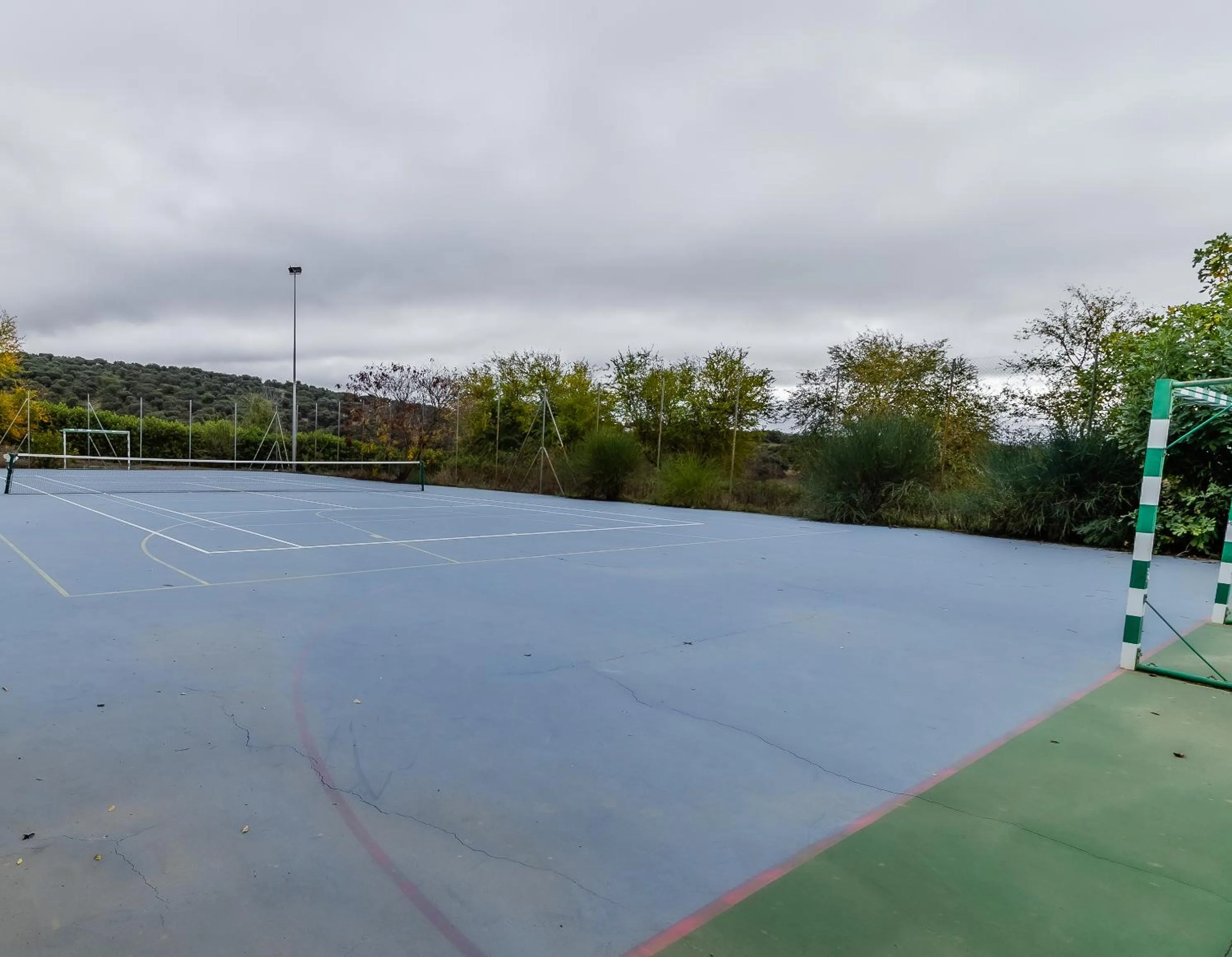 Tennis court in Hotel Las Errizas by Vivere Stays