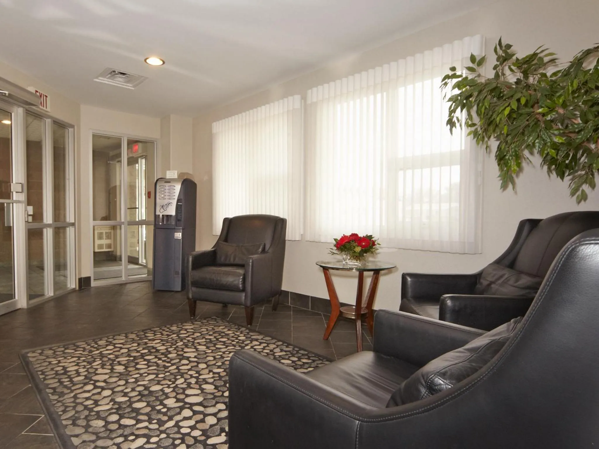 Lobby or reception in Colonial Square Inn & Suites