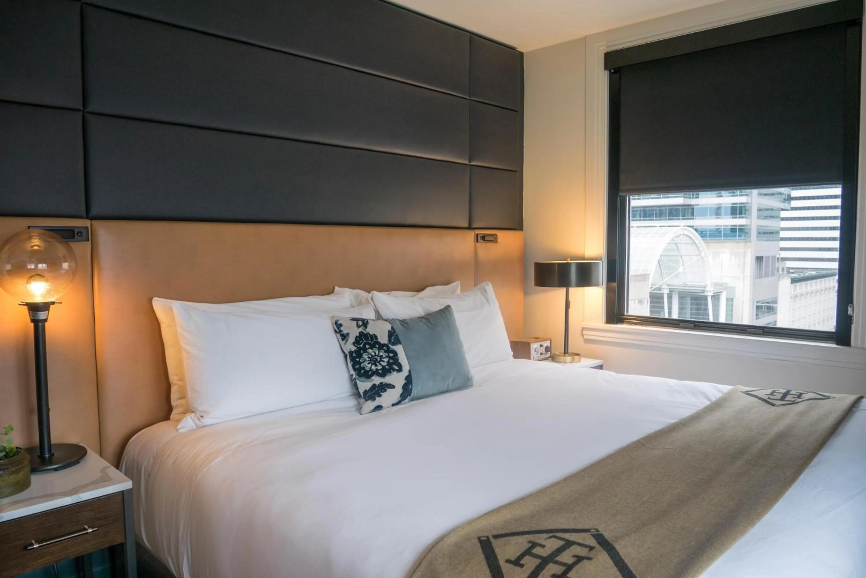 Bed in Hotel Theodore Seattle Downtown, Tapestry by Hilton