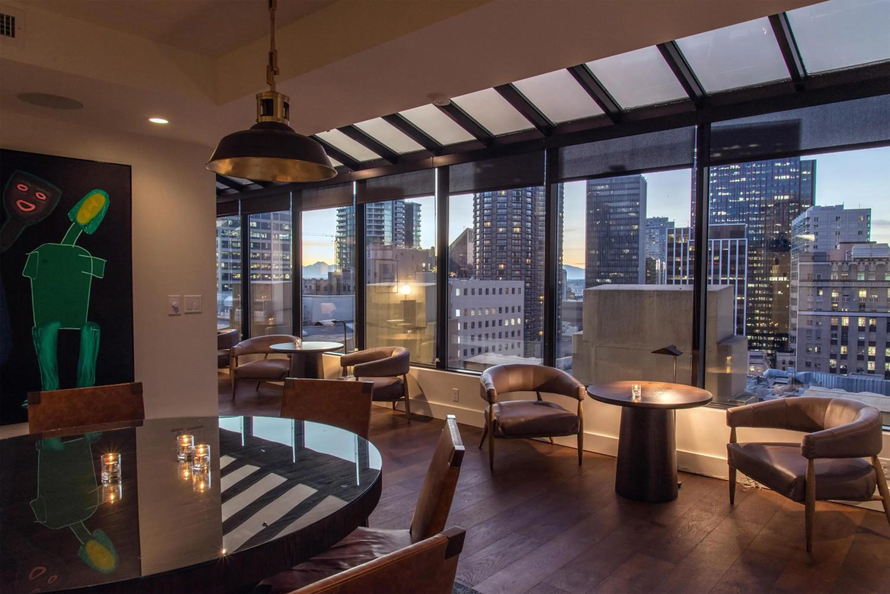 Living room in Hotel Theodore Seattle Downtown, Tapestry by Hilton