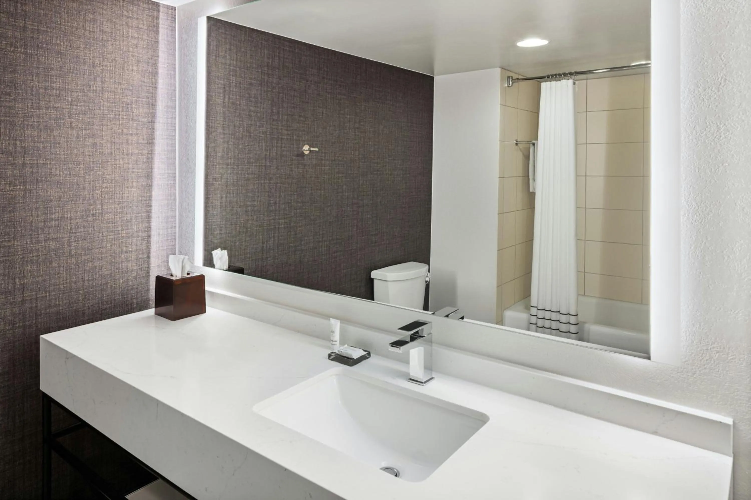 Bathroom in Marriott Bloomington Normal Hotel and Conference Center