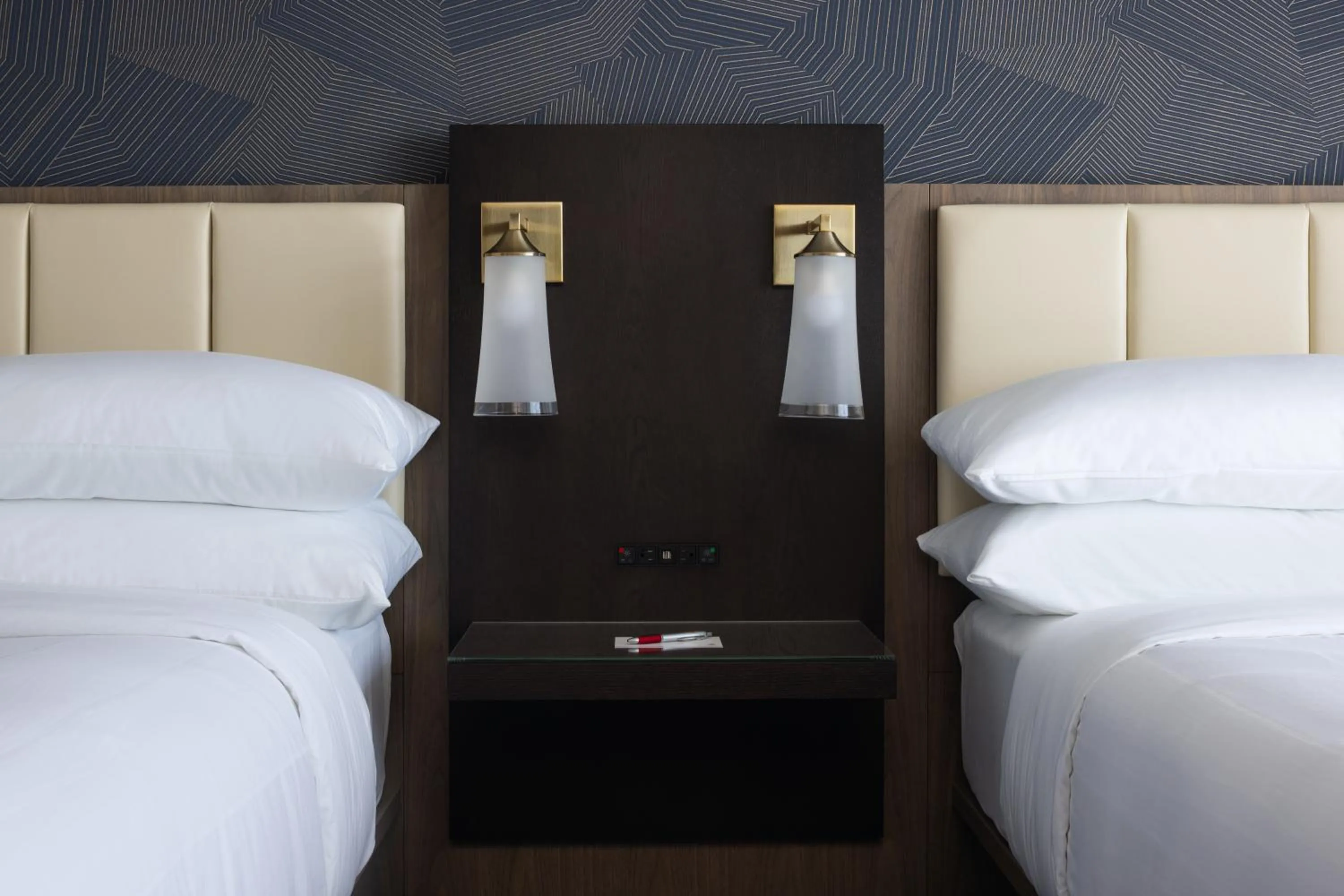 Bed in Marriott Bloomington Normal Hotel and Conference Center