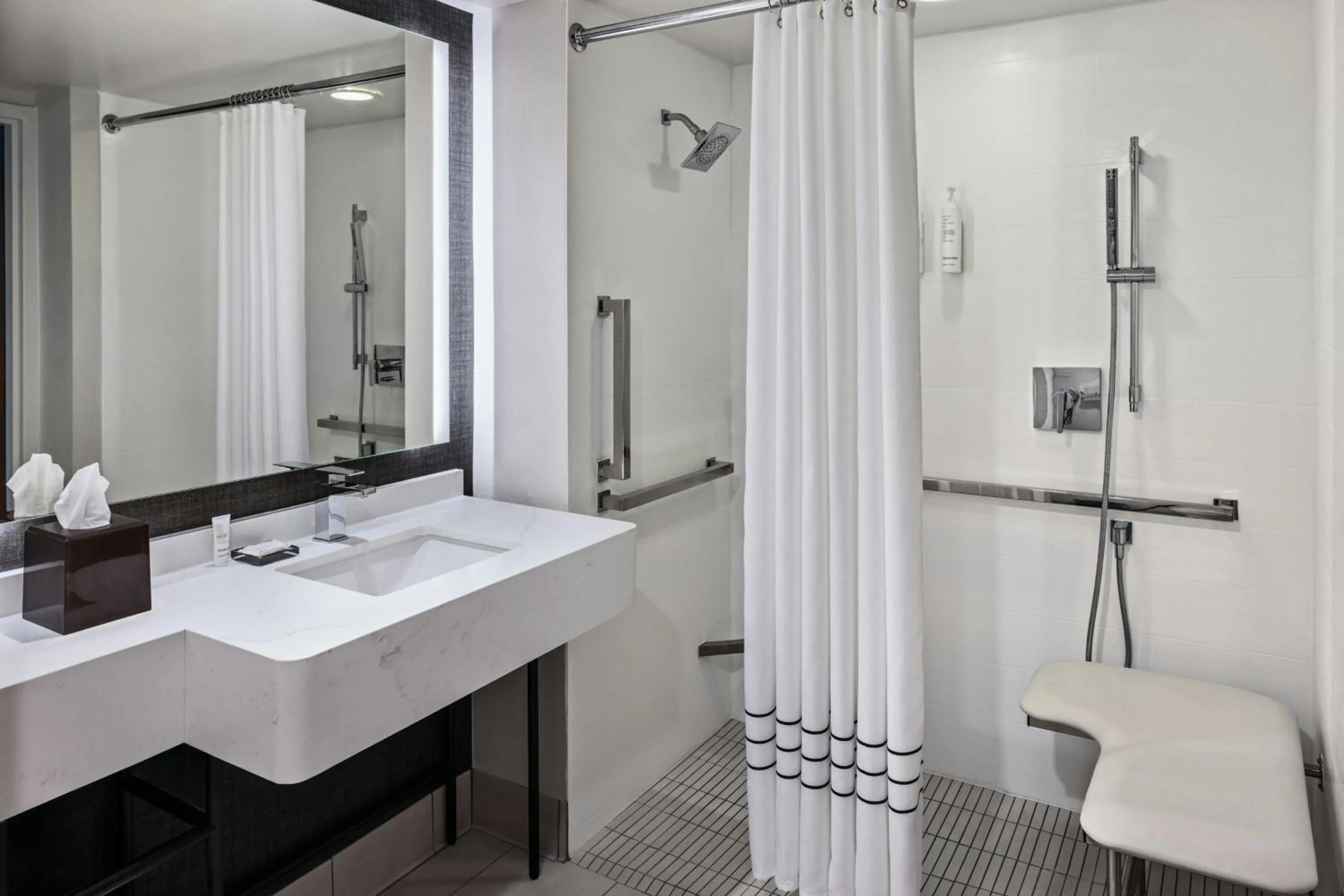 Bathroom in Marriott Bloomington Normal Hotel and Conference Center