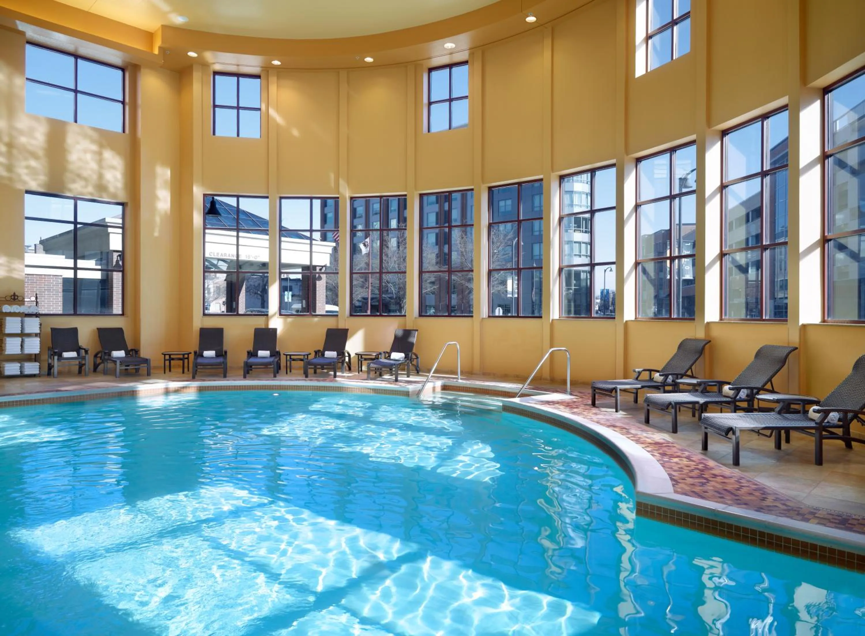 Swimming pool in Marriott Bloomington Normal Hotel and Conference Center
