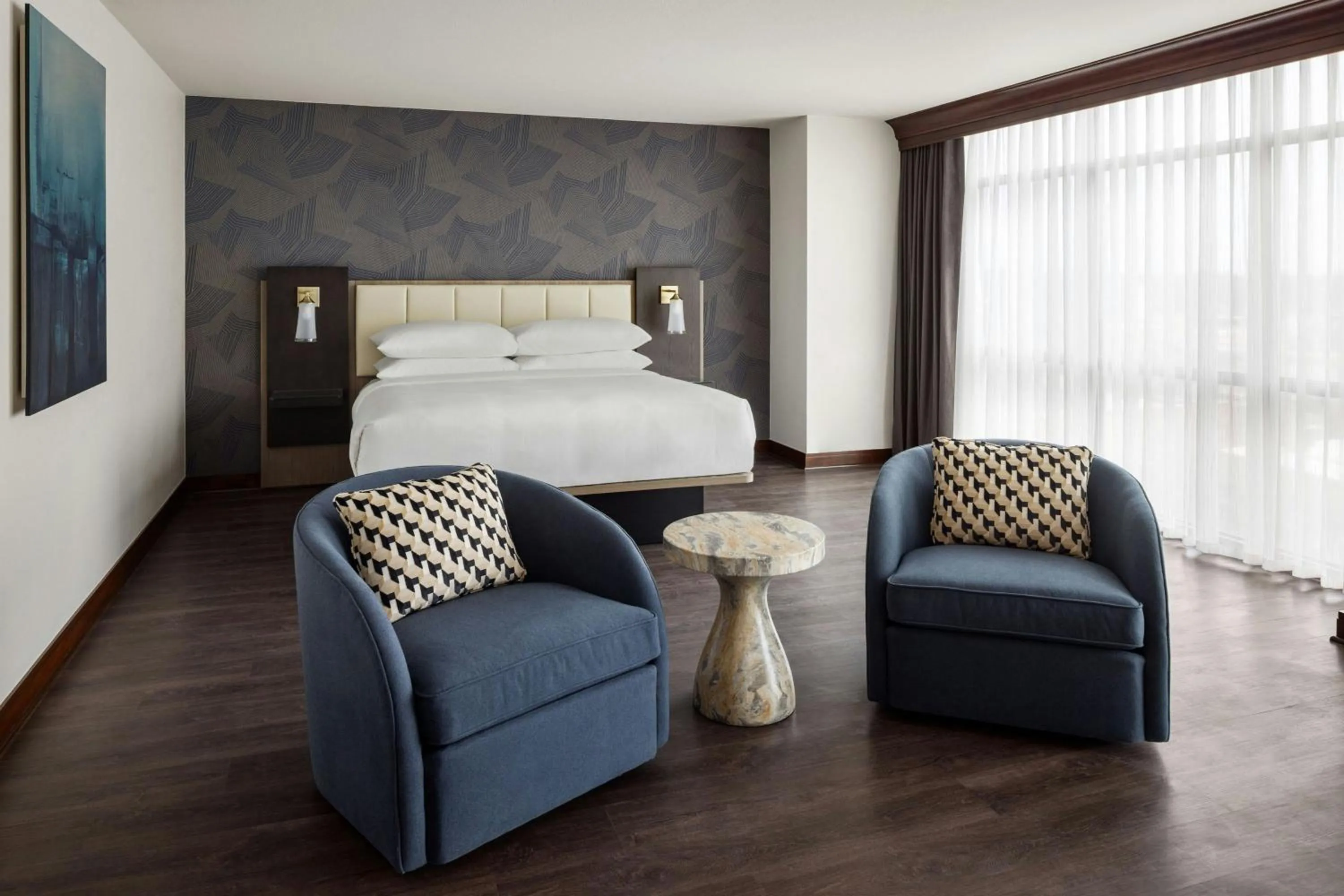 Photo of the whole room, Bed in Marriott Bloomington Normal Hotel and Conference Center