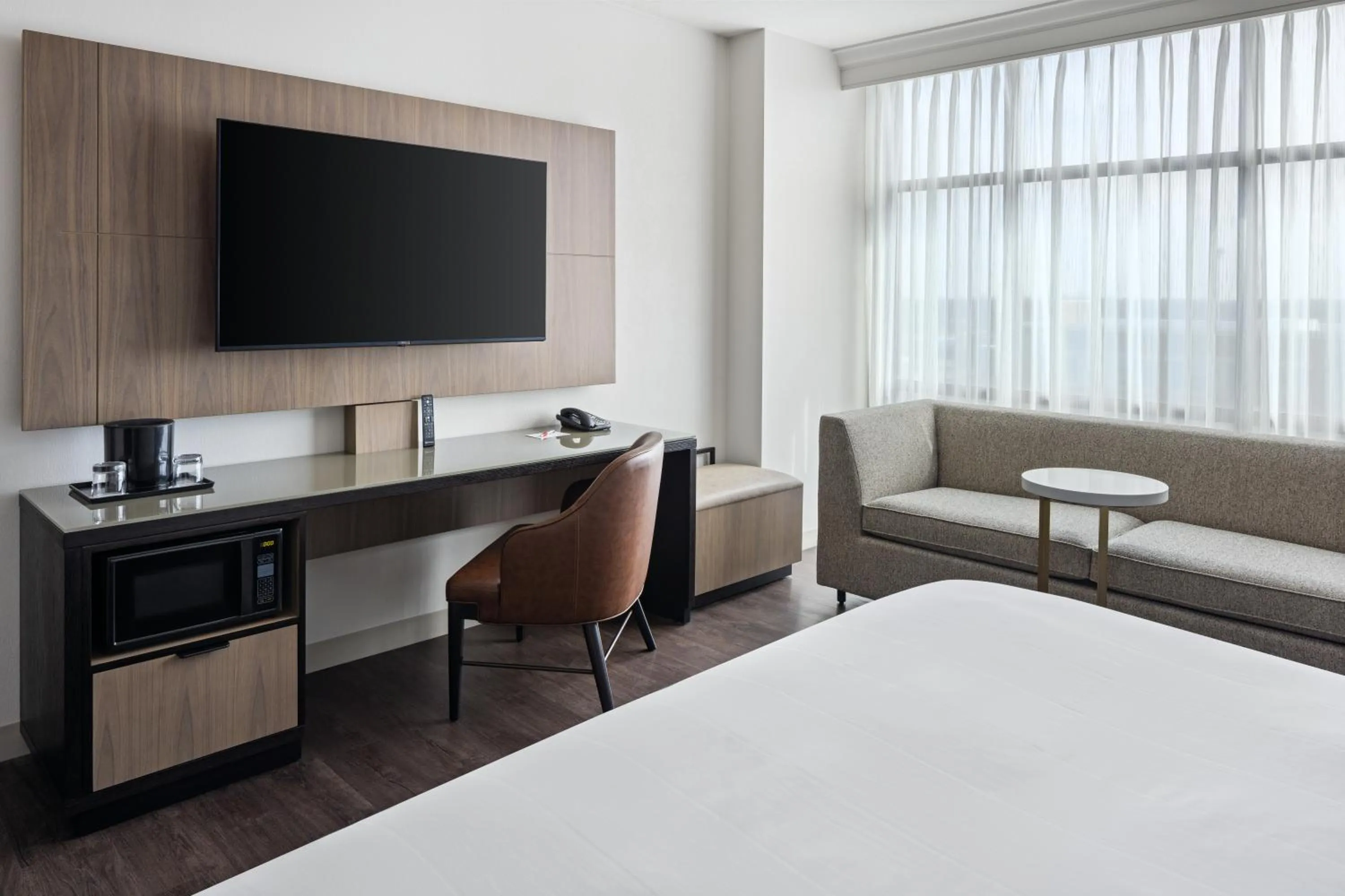 Bed in Marriott Bloomington Normal Hotel and Conference Center