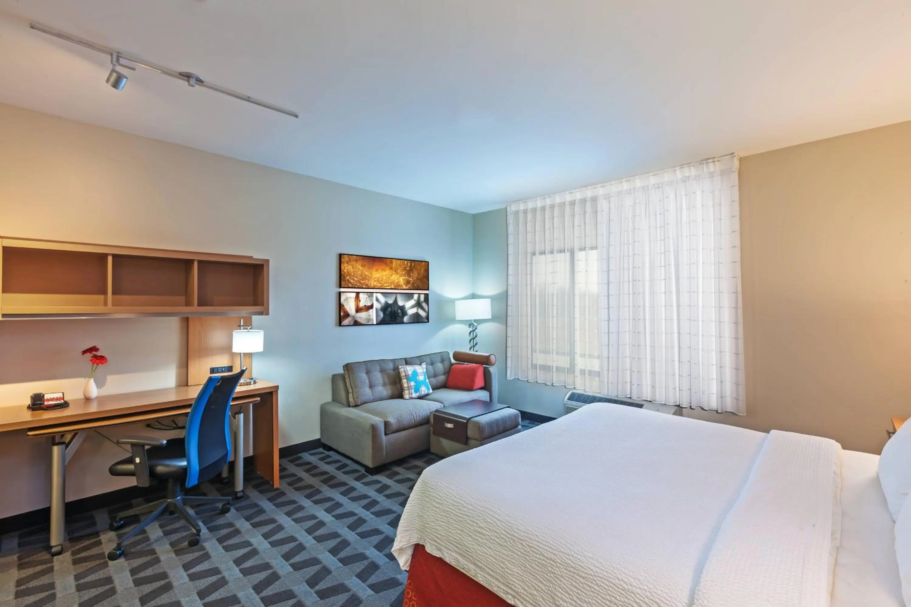 Photo of the whole room, Bed in TownePlace Suites by Marriott Tulsa North/Owasso
