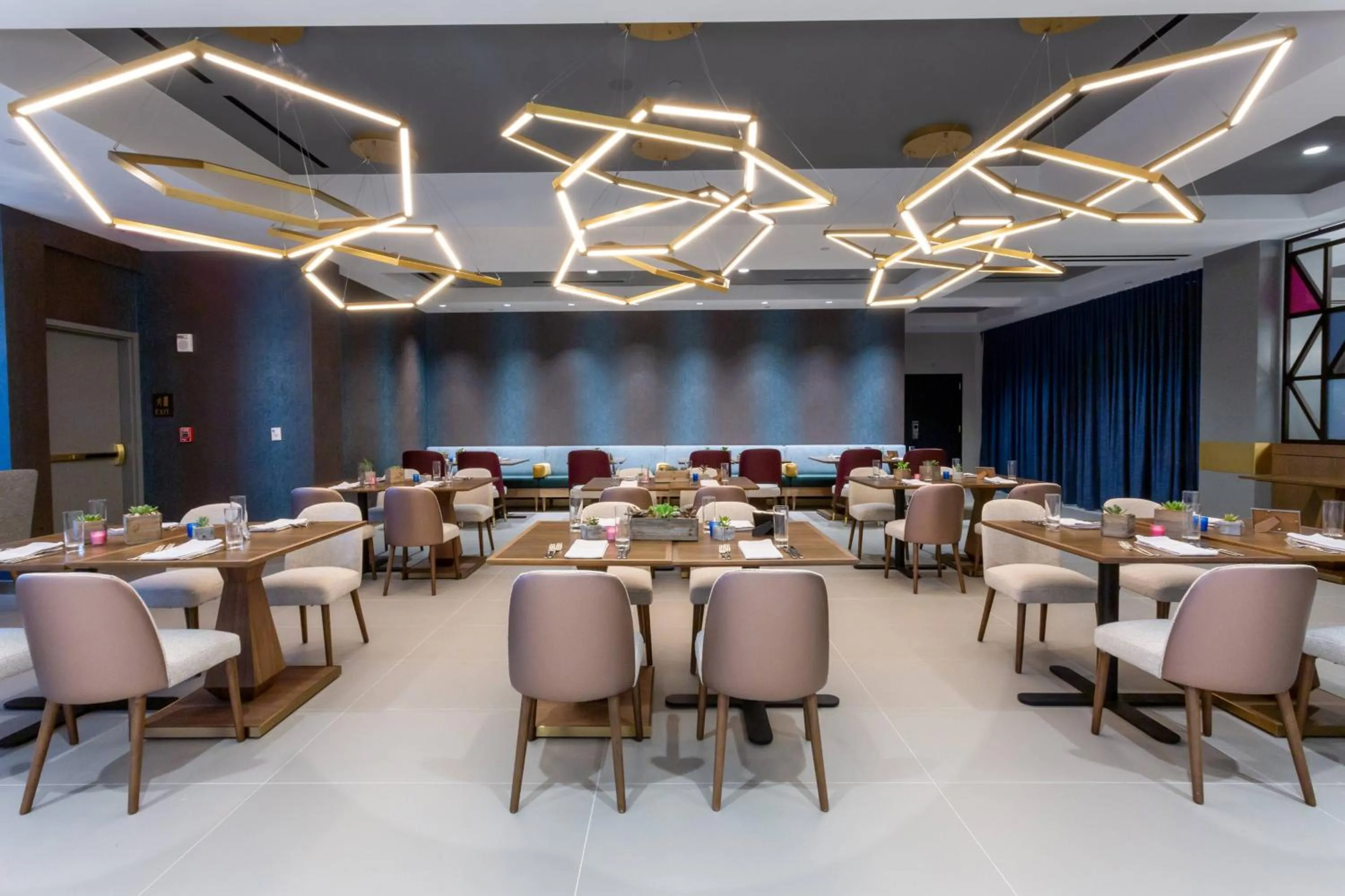 Restaurant/places to eat in Marriott Providence Downtown