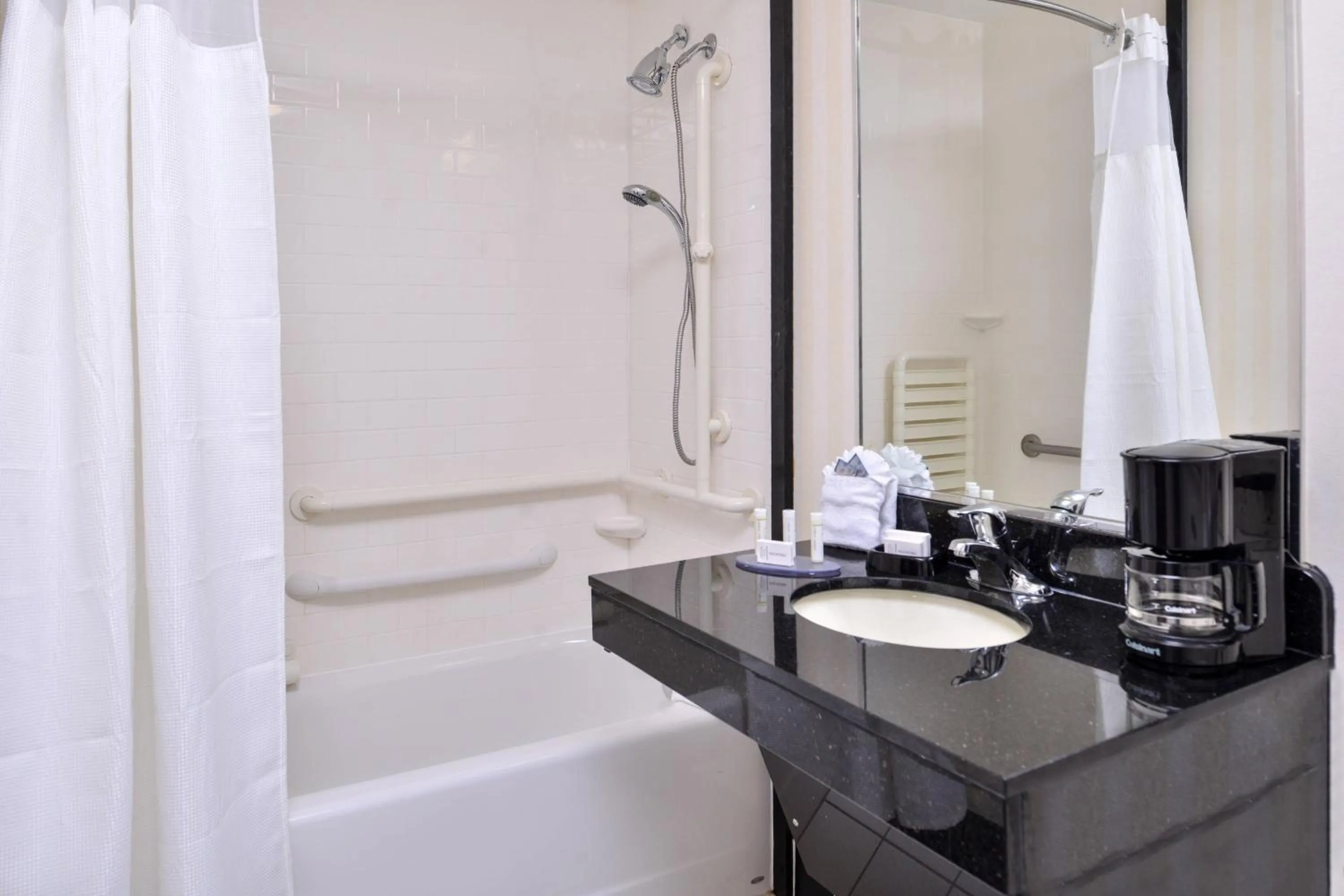 Bathroom in Fairfield Inn and Suites by Marriott Birmingham Pelham/I-65