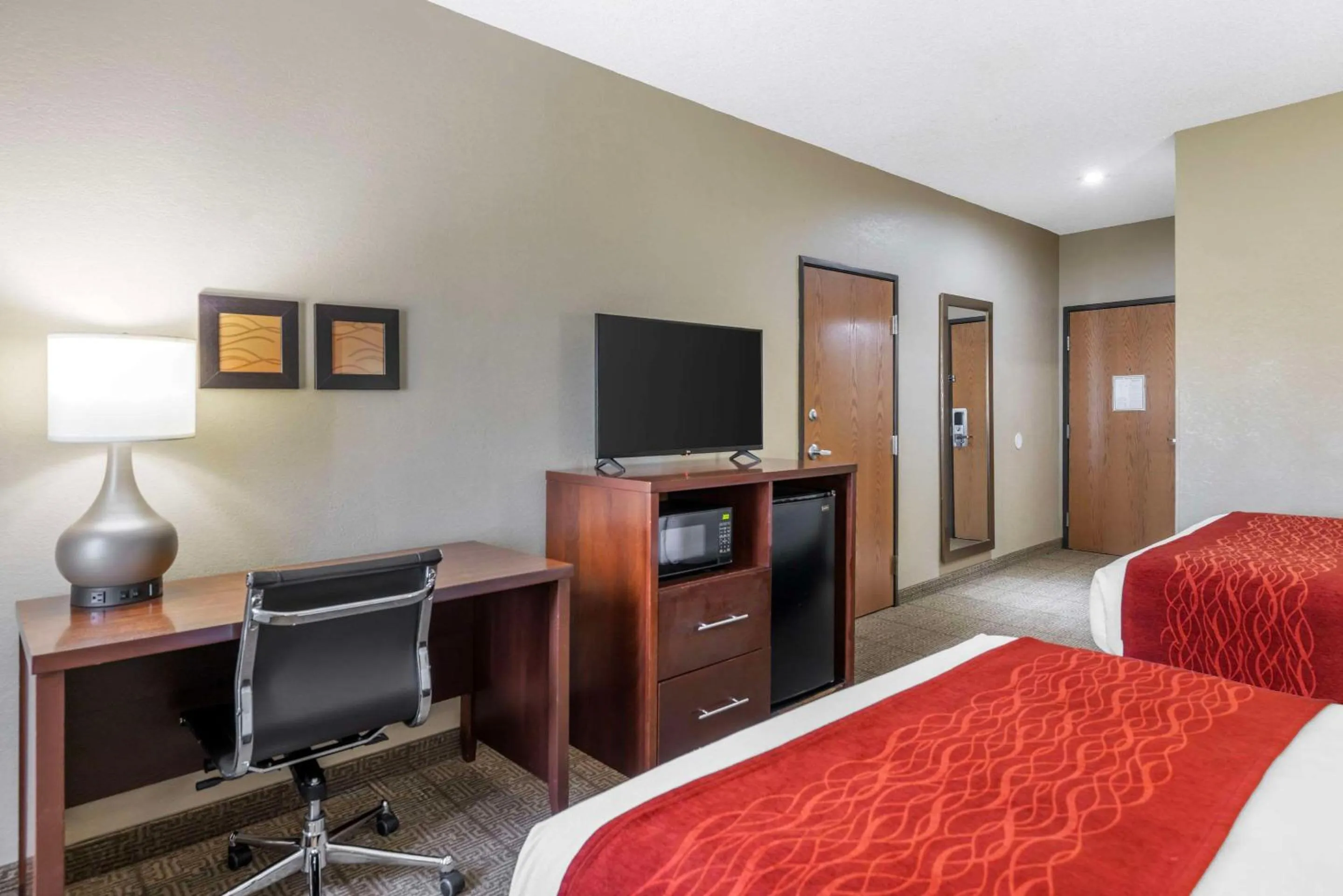 Bedroom in Comfort Inn Grain Valley