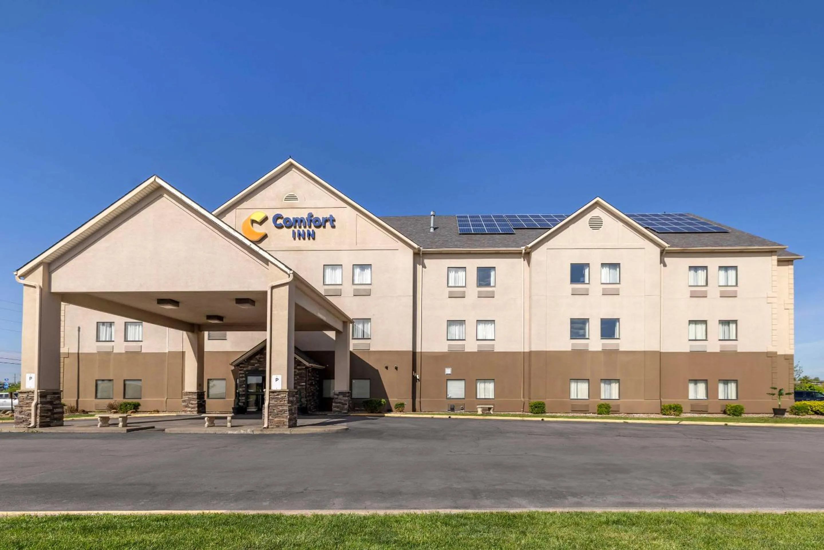 Property building in Comfort Inn Grain Valley