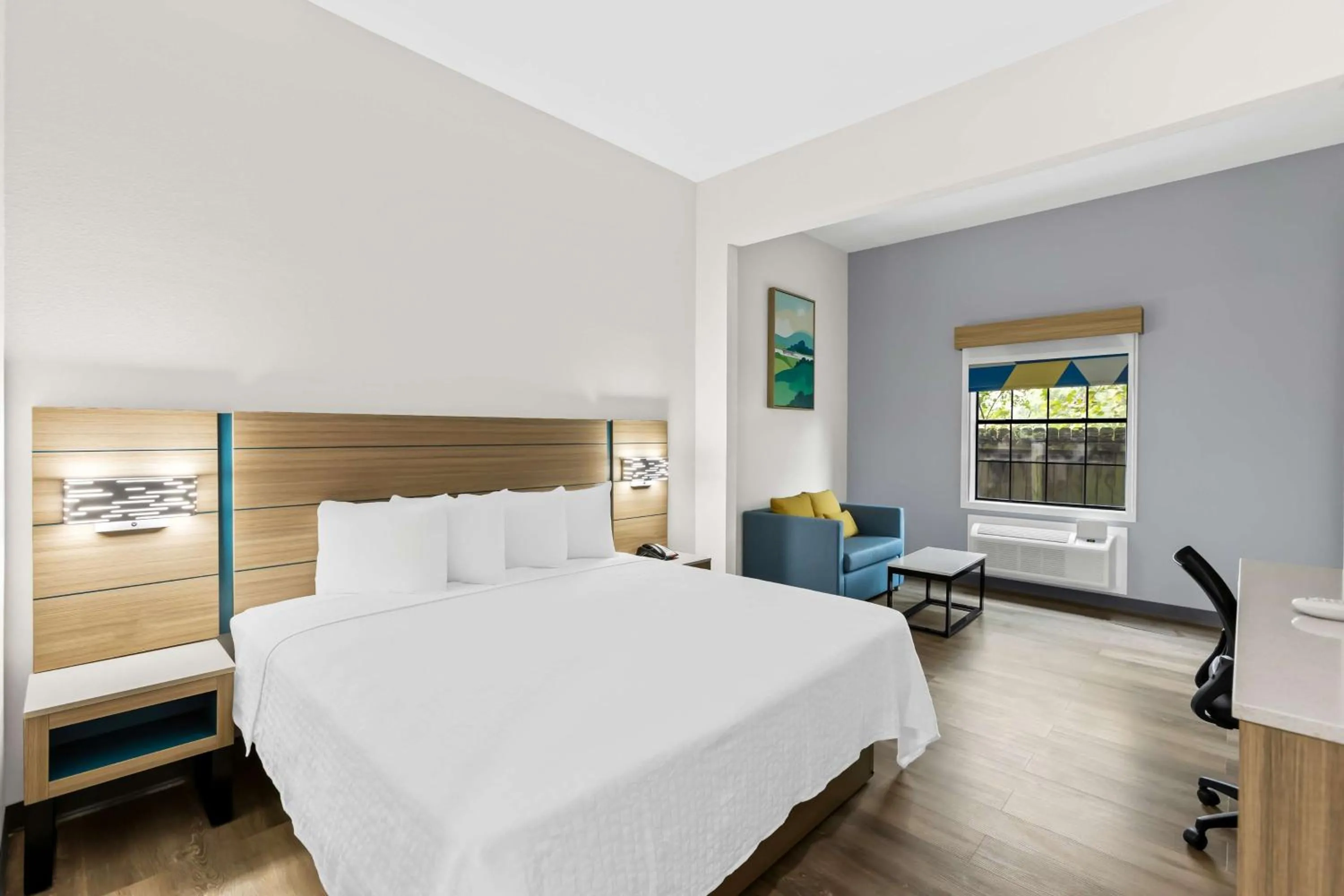 Bedroom, Bed in Sonesta Essential Beaumont