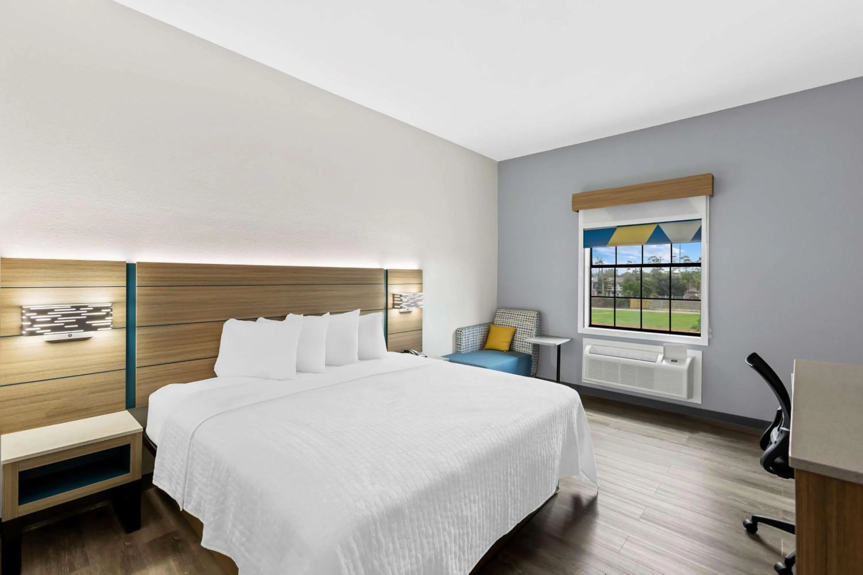 Bedroom, Bed in Sonesta Essential Beaumont