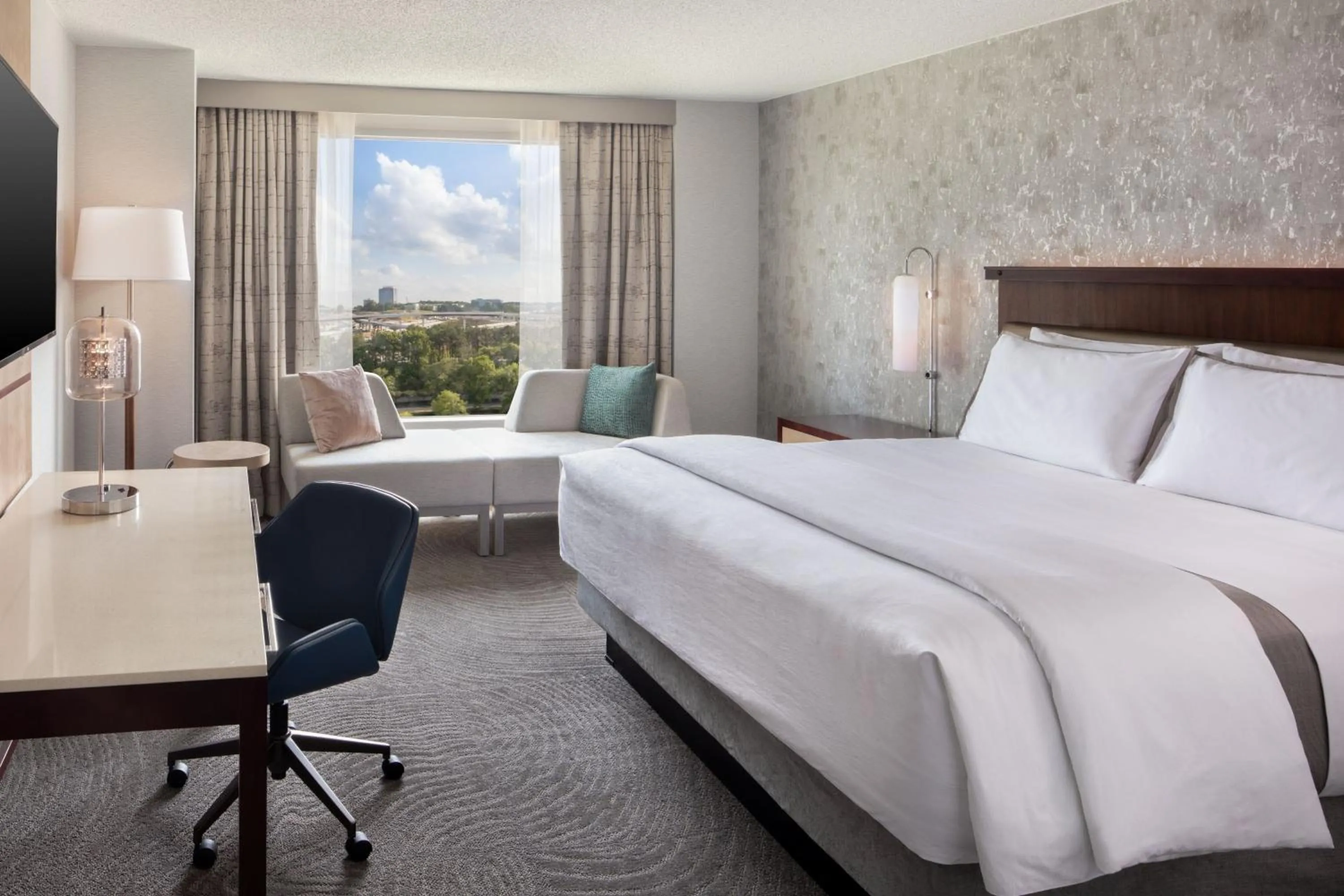 Photo of the whole room, Bed in The Westin Atlanta Perimeter North