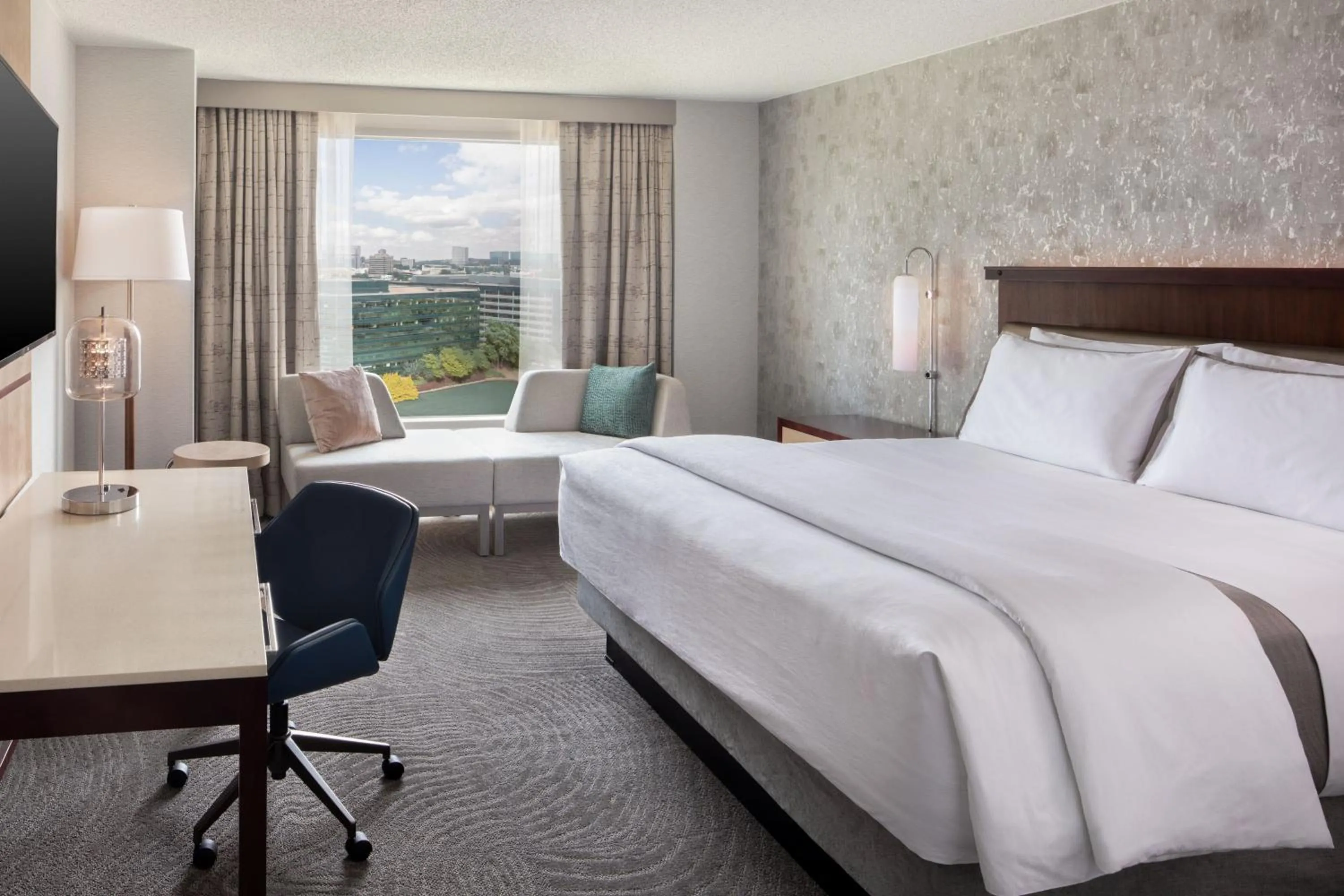Photo of the whole room, Bed in The Westin Atlanta Perimeter North