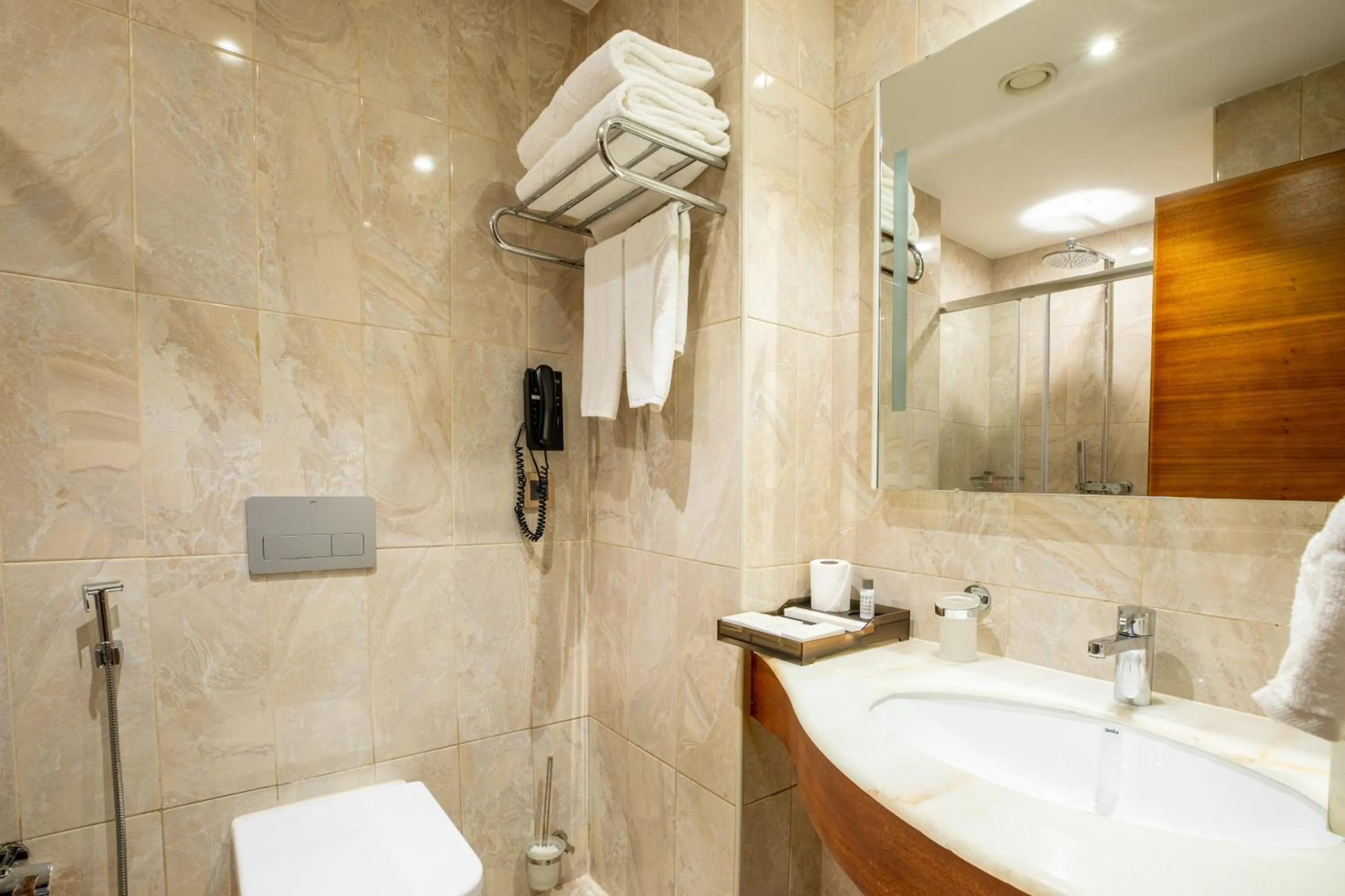 Toilet in Golden Tulip Canaan Kampala