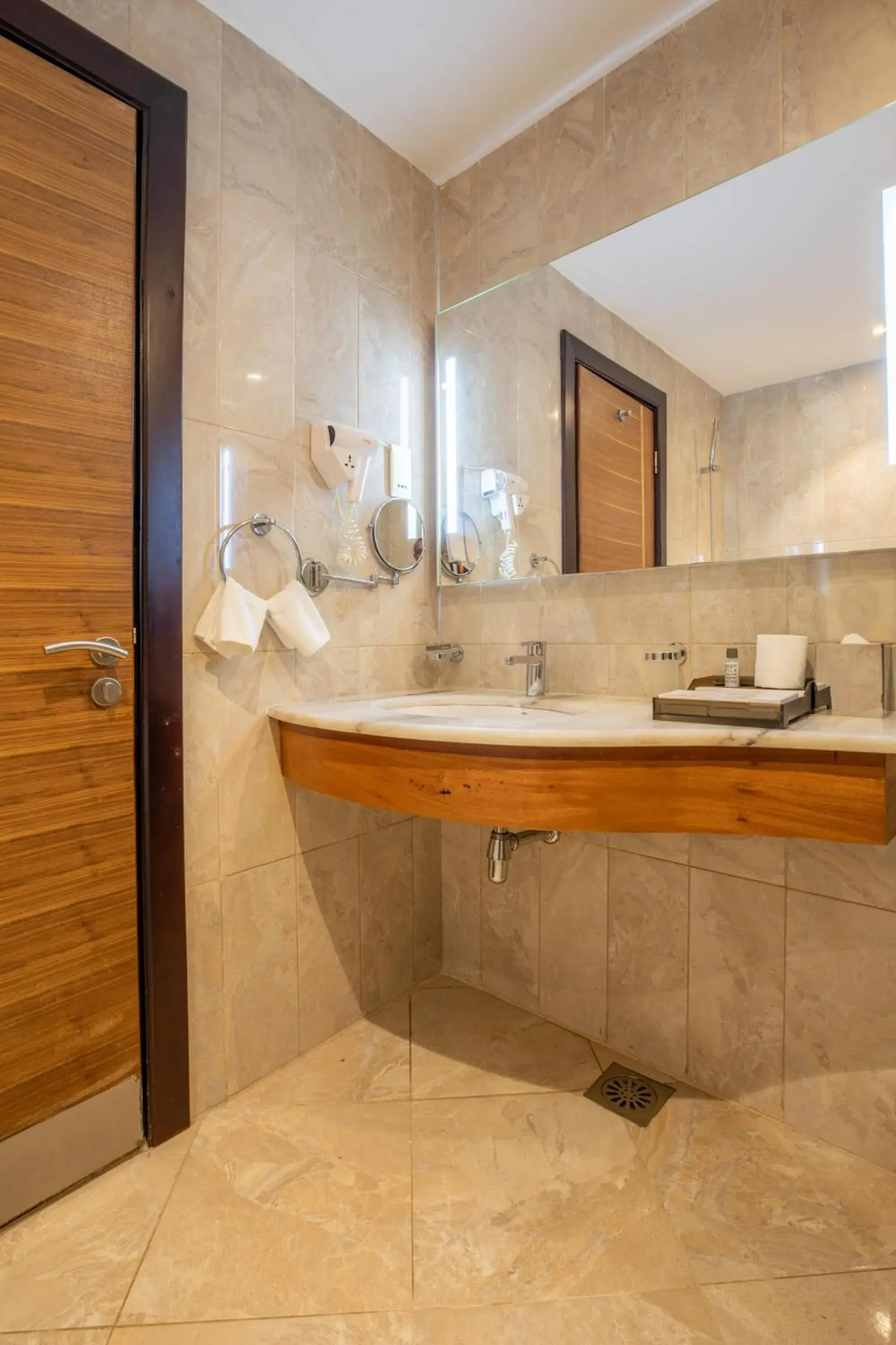 Deluxe Queen Room with Balcony in Golden Tulip Canaan Kampala Deluxe Queen Room with Balcony in Golden Tulip Canaan Kampala