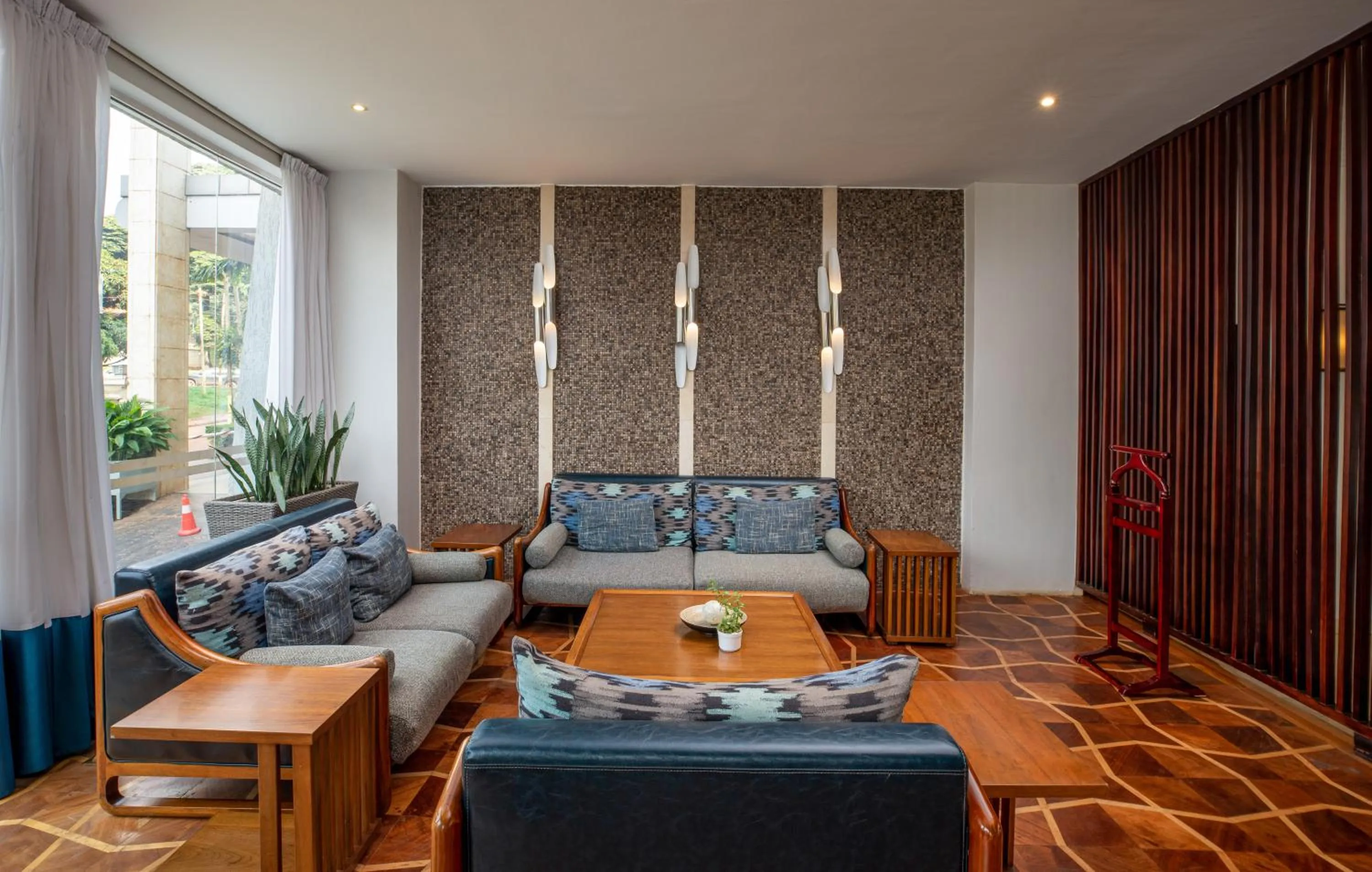 Restaurant/places to eat in Golden Tulip Canaan Kampala