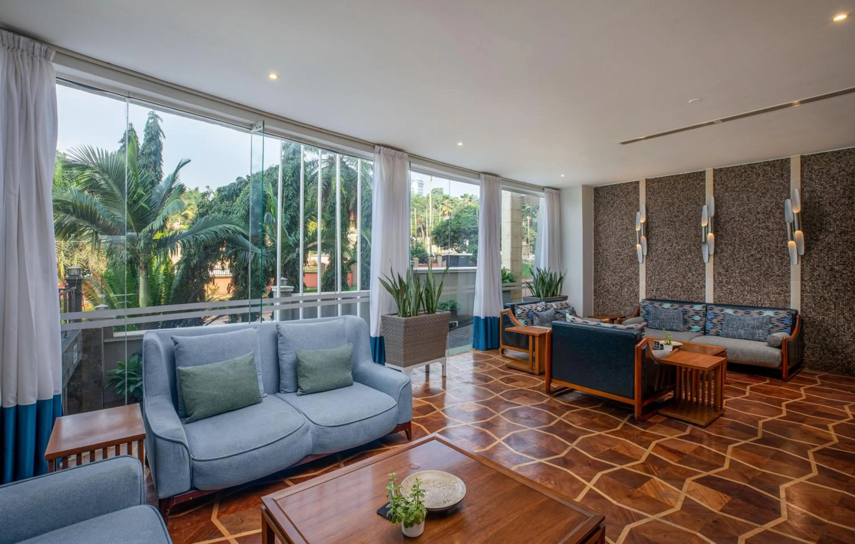 Restaurant/places to eat in Golden Tulip Canaan Kampala