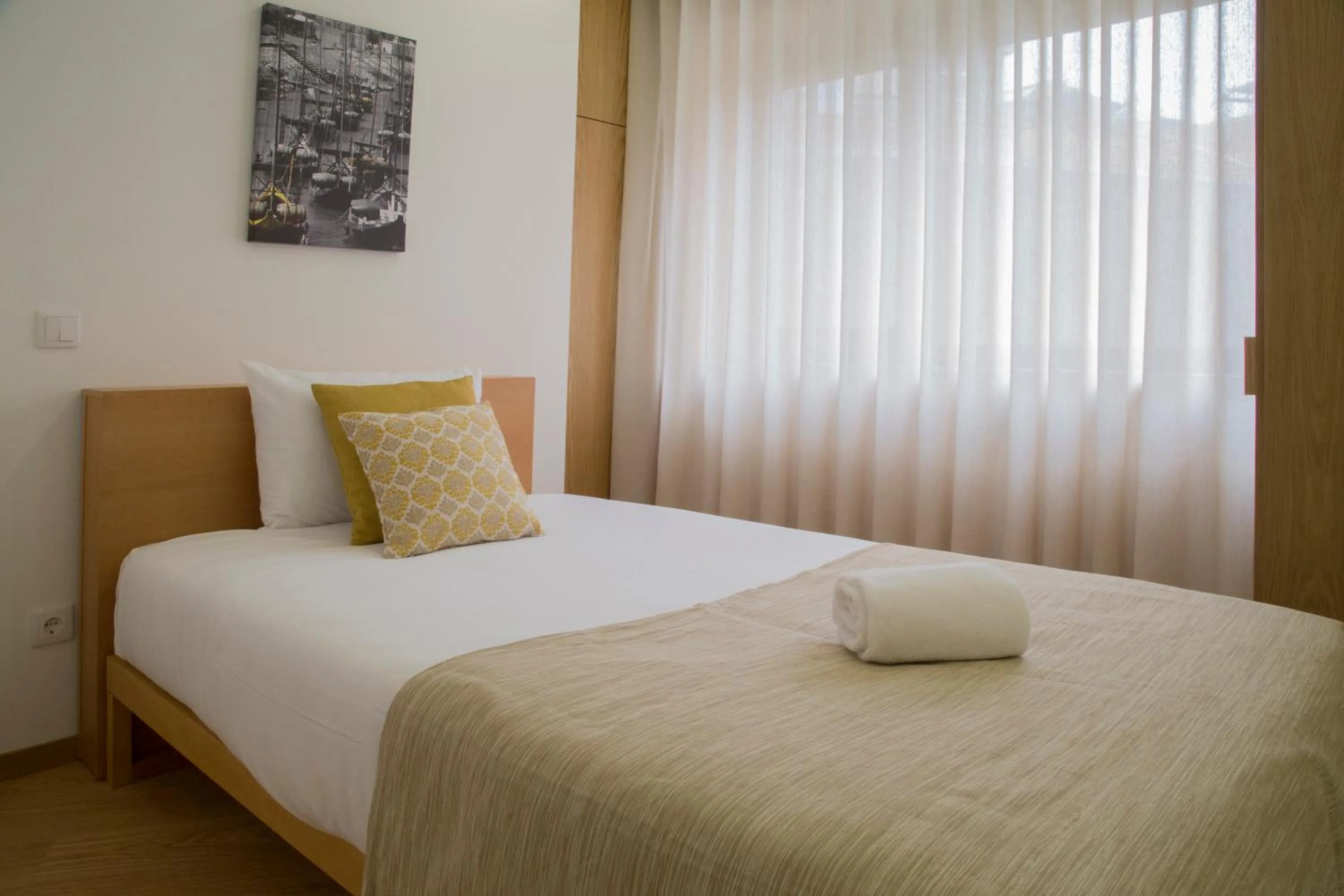 Bedroom, Bed in Spot Apartments Trindade