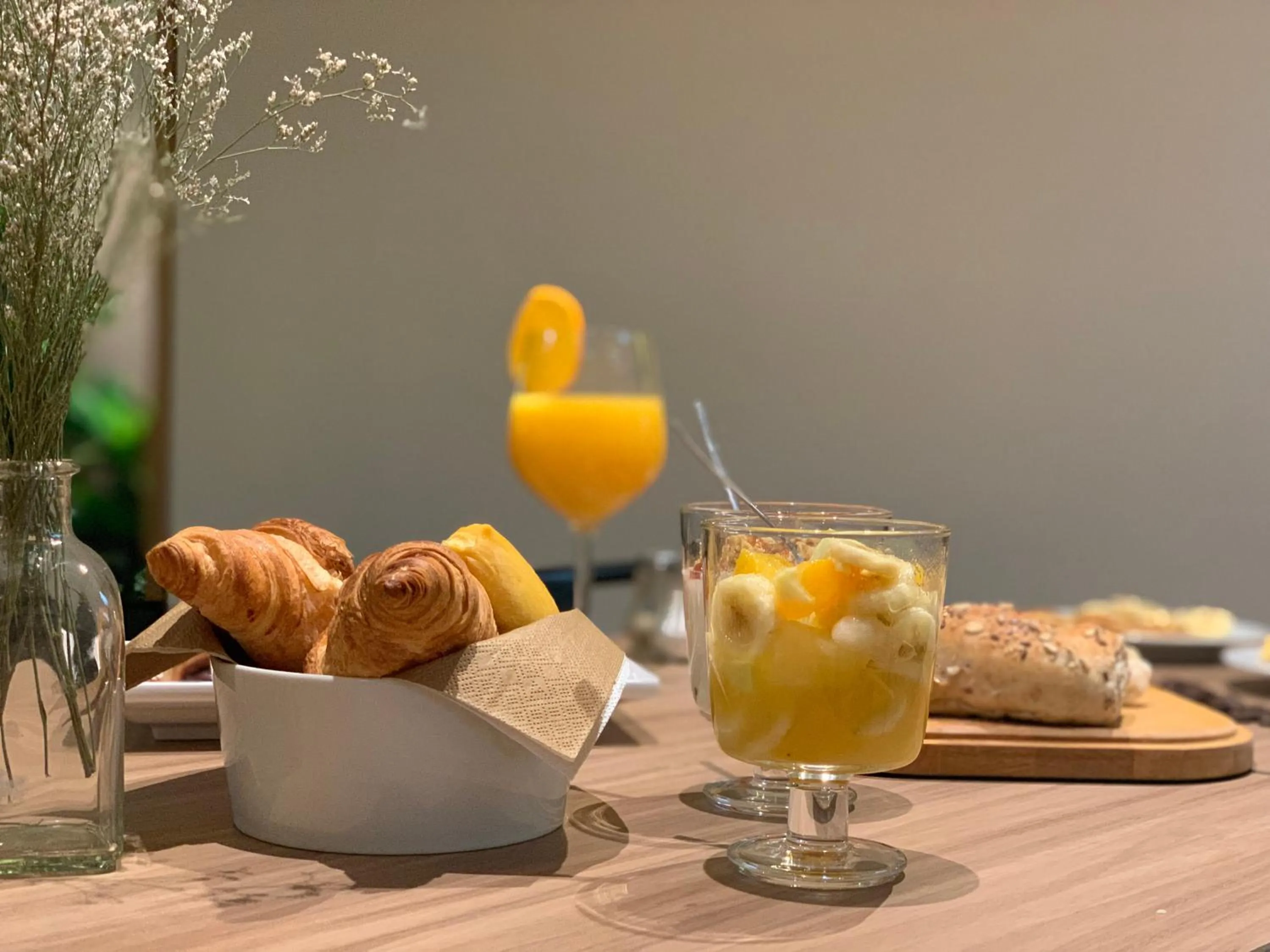 American breakfast in Spot Apartments Trindade