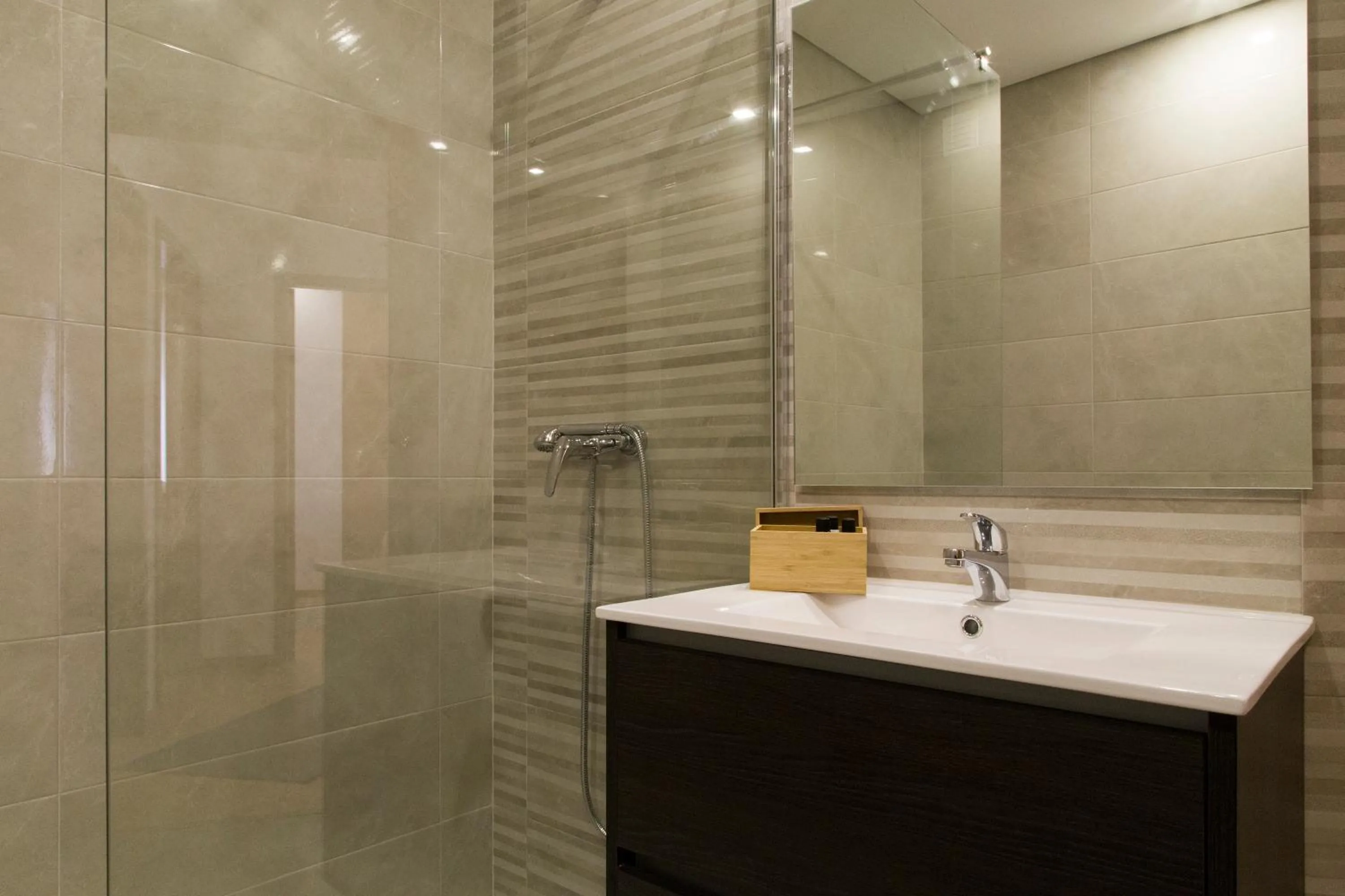 Shower in Spot Apartments Trindade