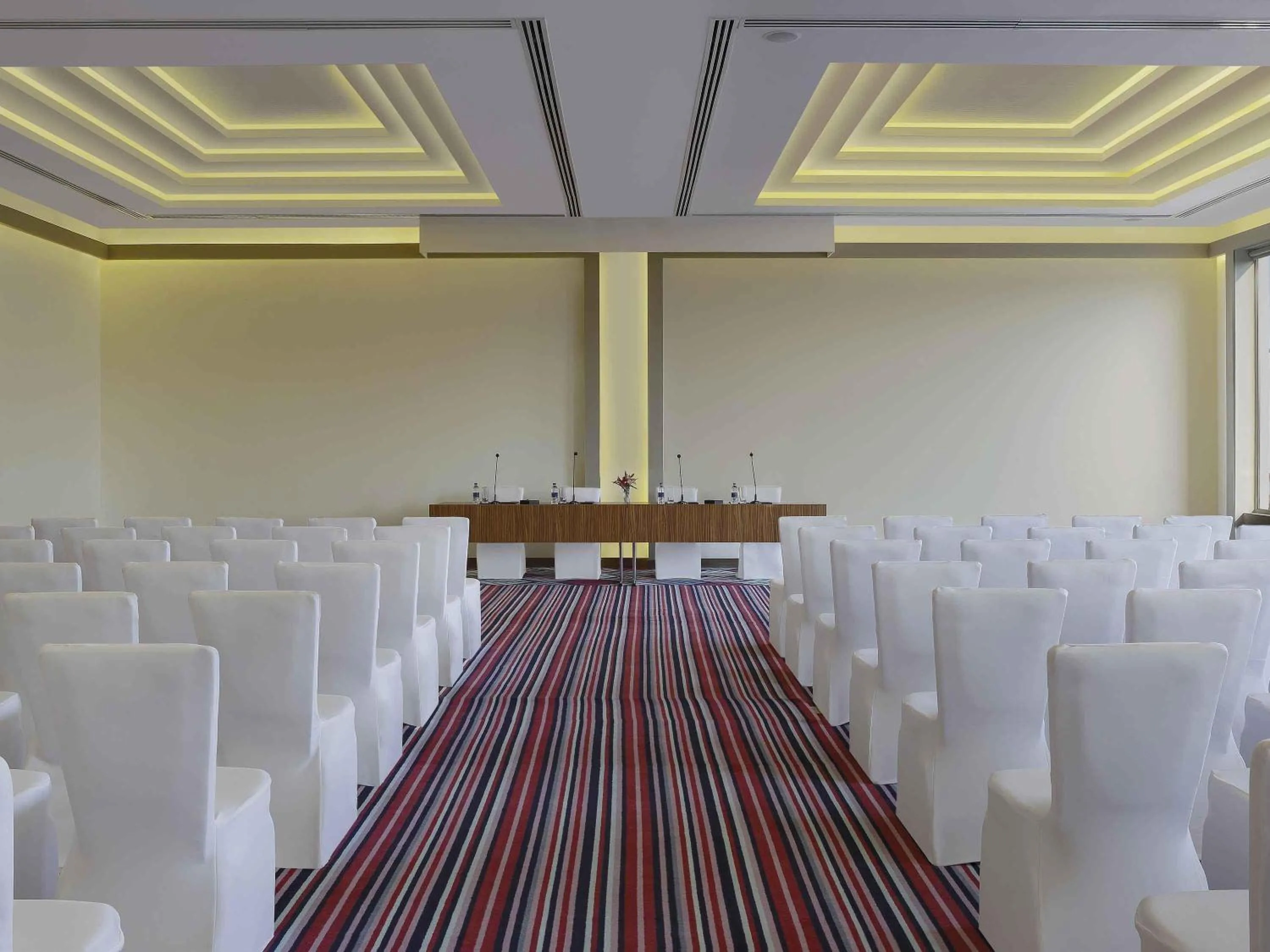Meeting/conference room in Mercure Chennai Sriperumbudur