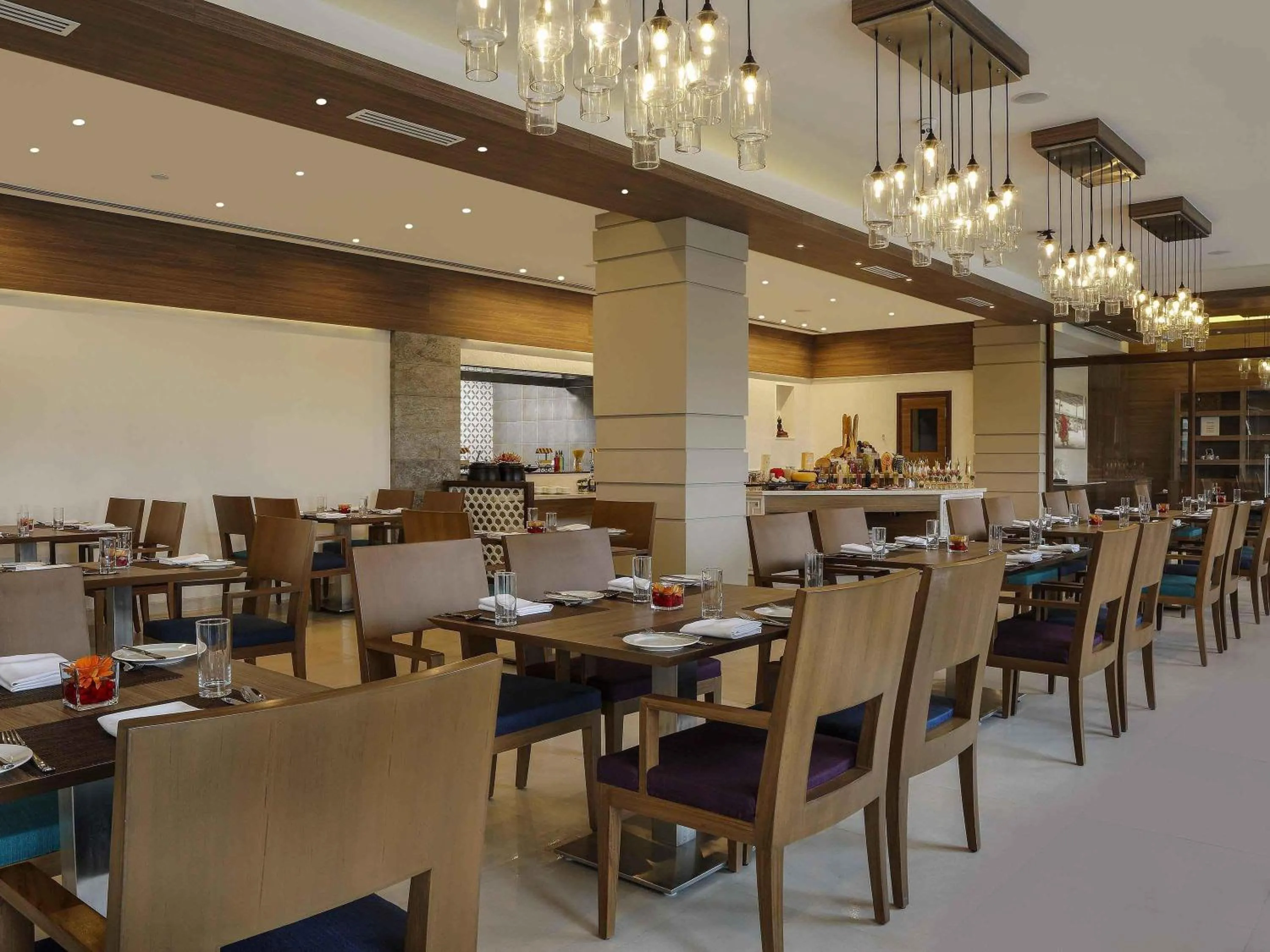 Restaurant/places to eat in Mercure Chennai Sriperumbudur
