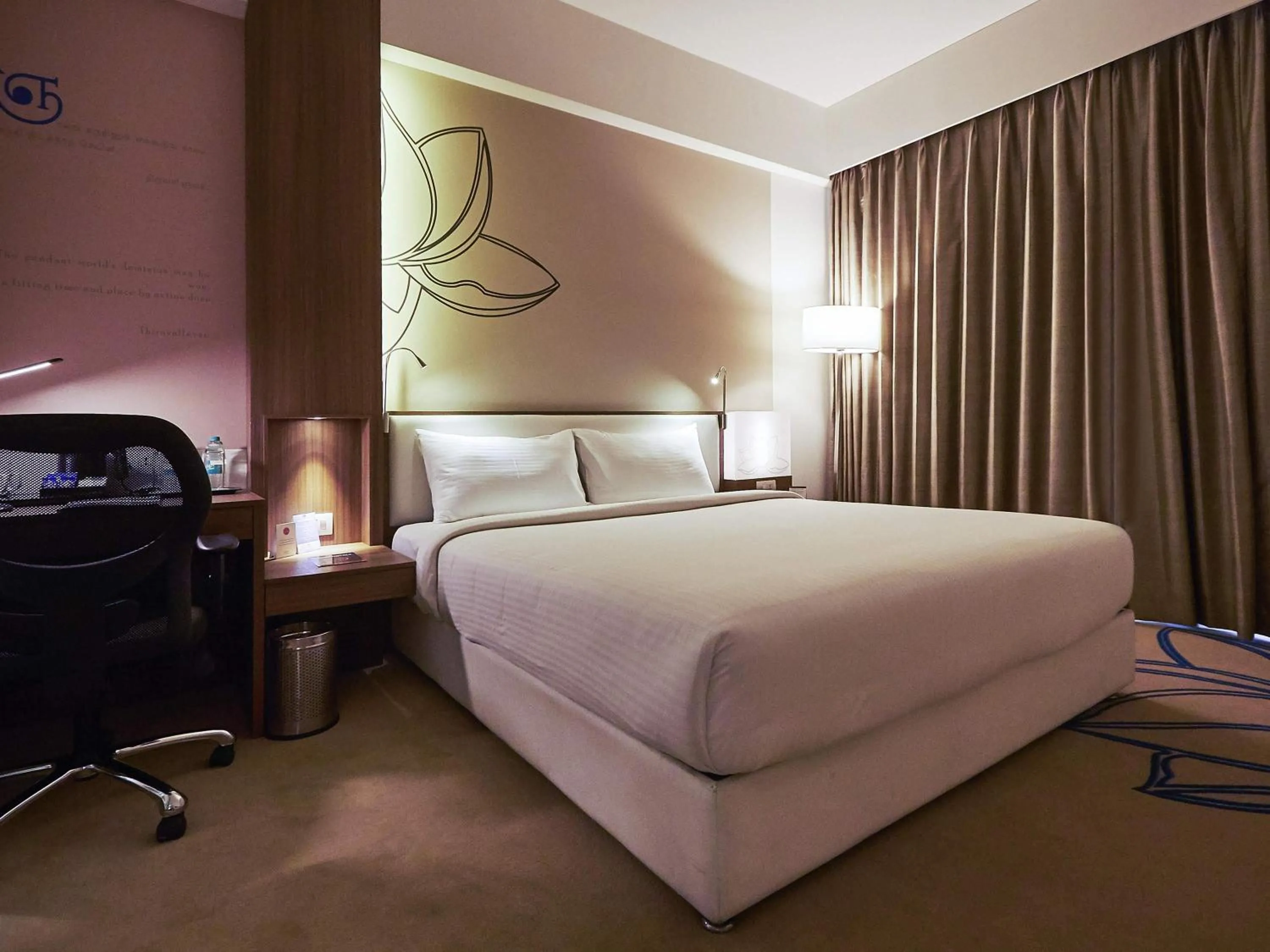 Bedroom, Bed in Mercure Chennai Sriperumbudur