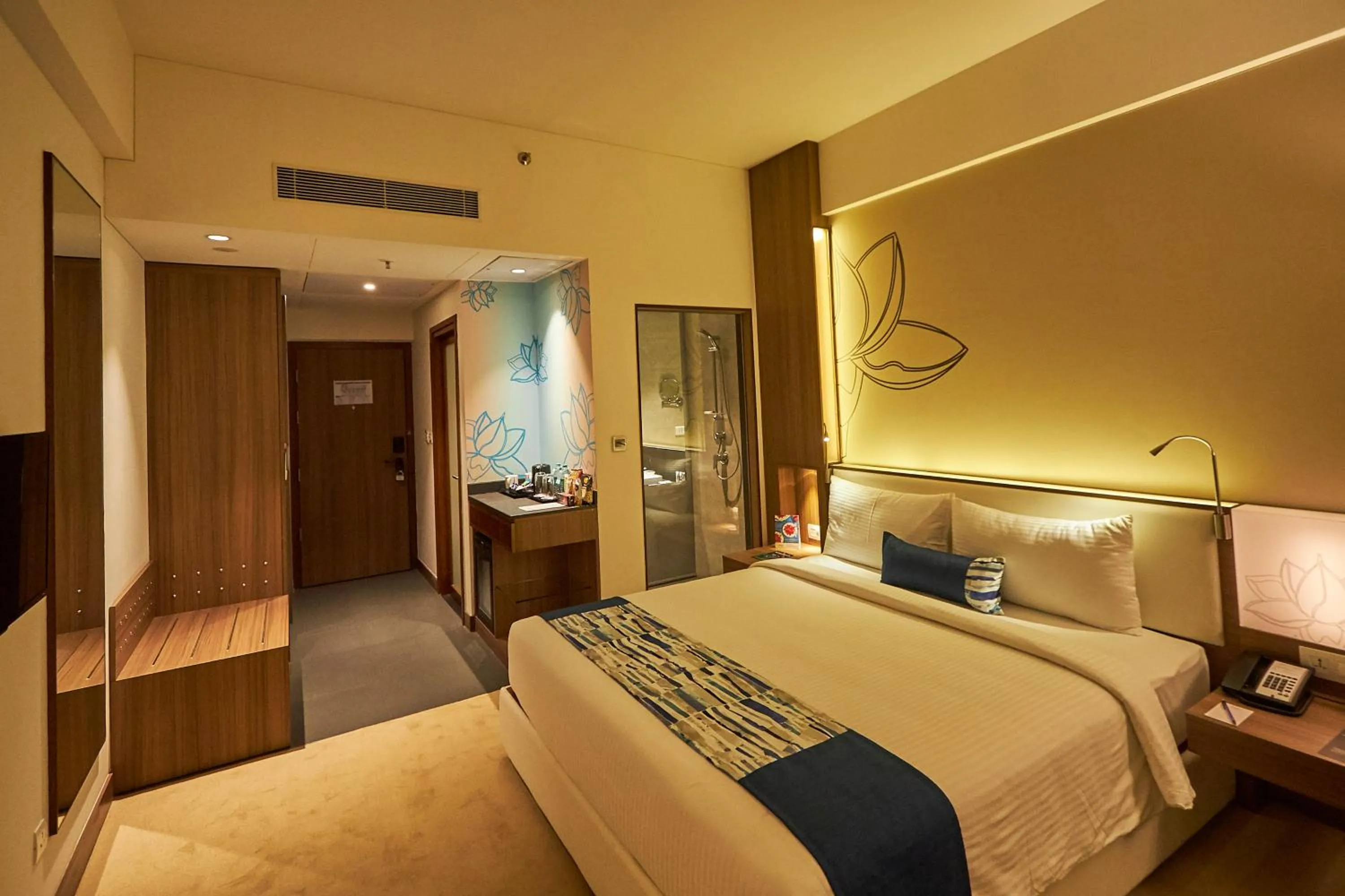 Bed in Mercure Chennai Sriperumbudur