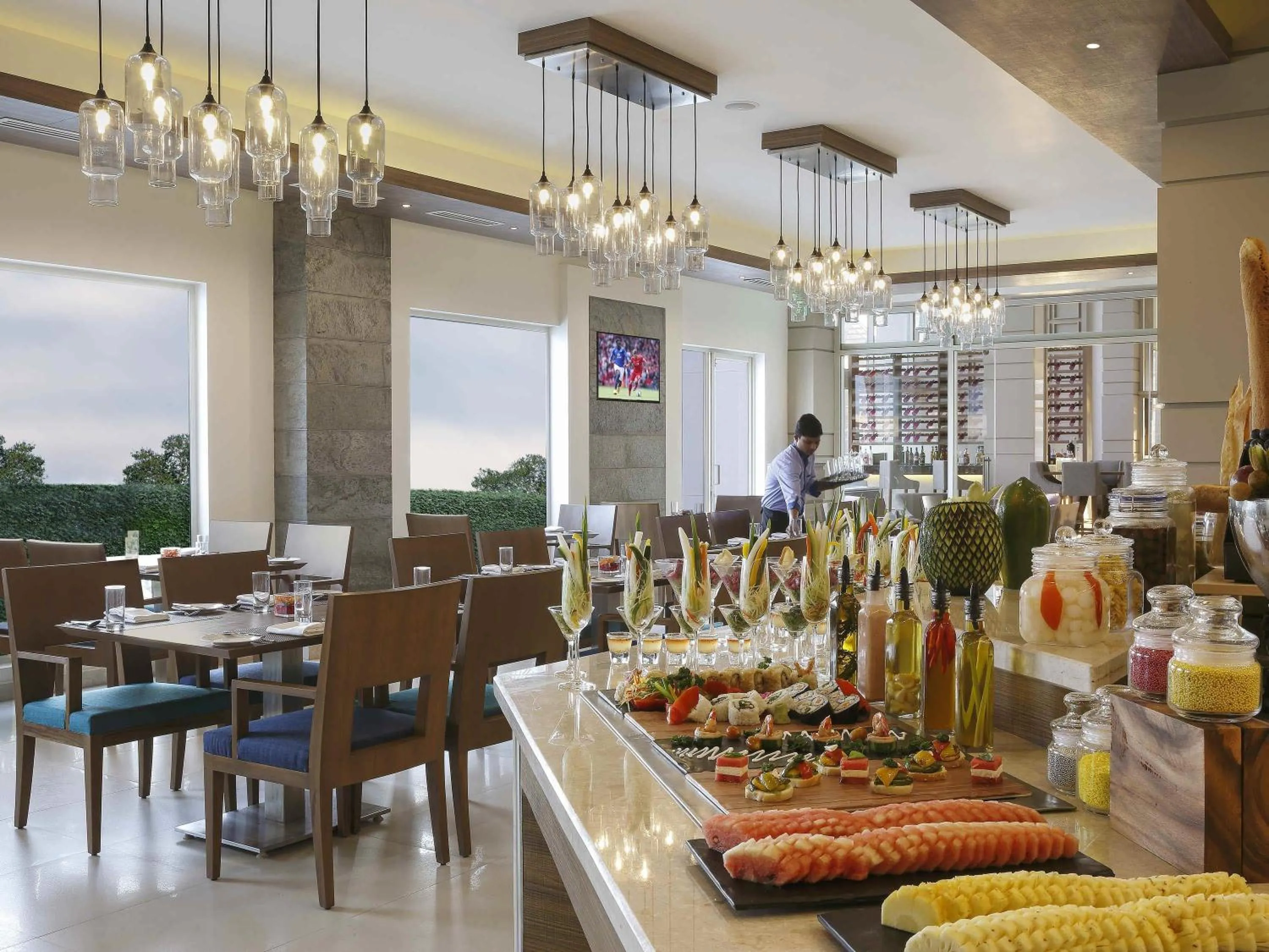 Lounge or bar in Mercure Chennai Sriperumbudur