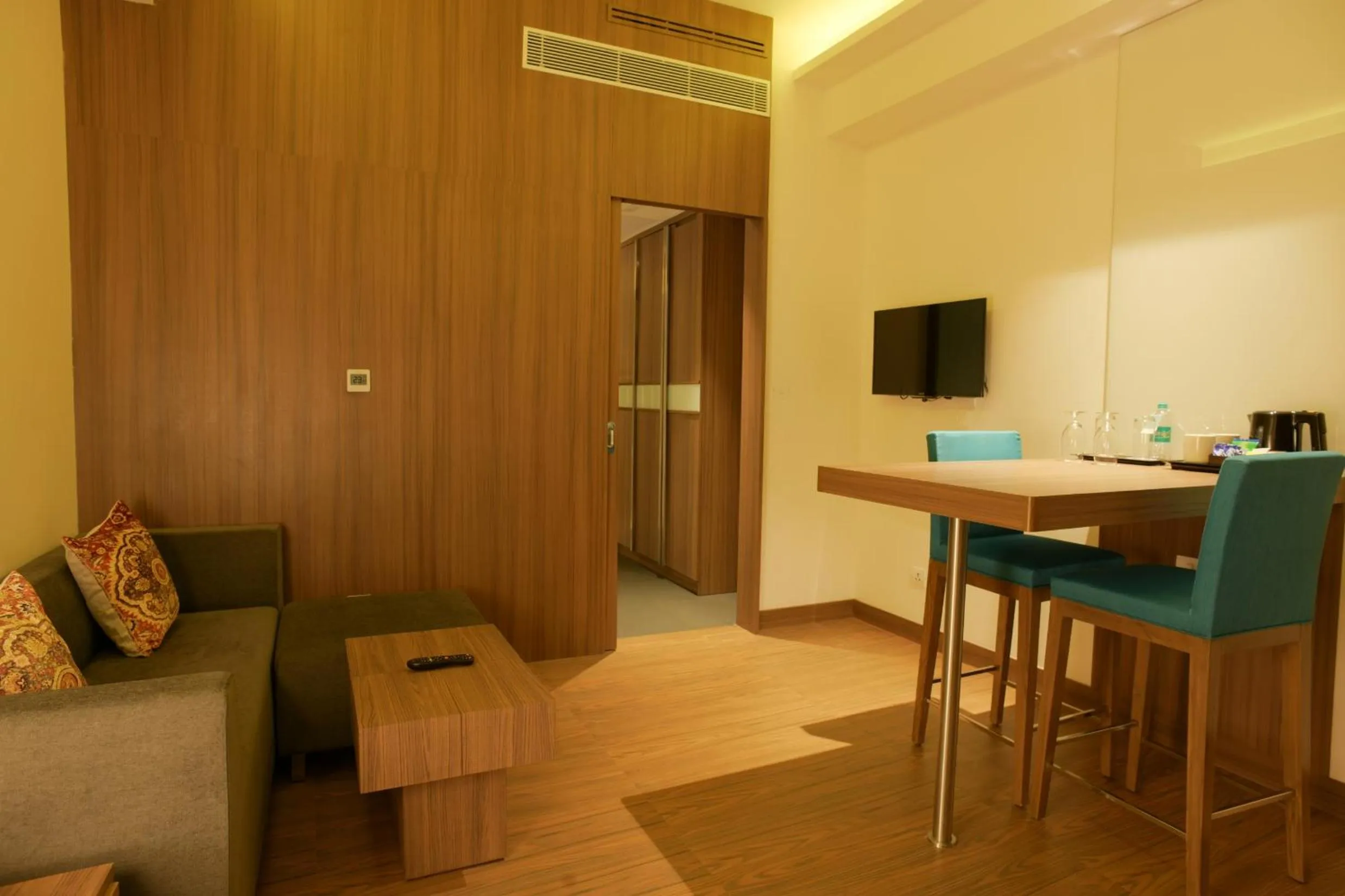 Living room in Mercure Chennai Sriperumbudur