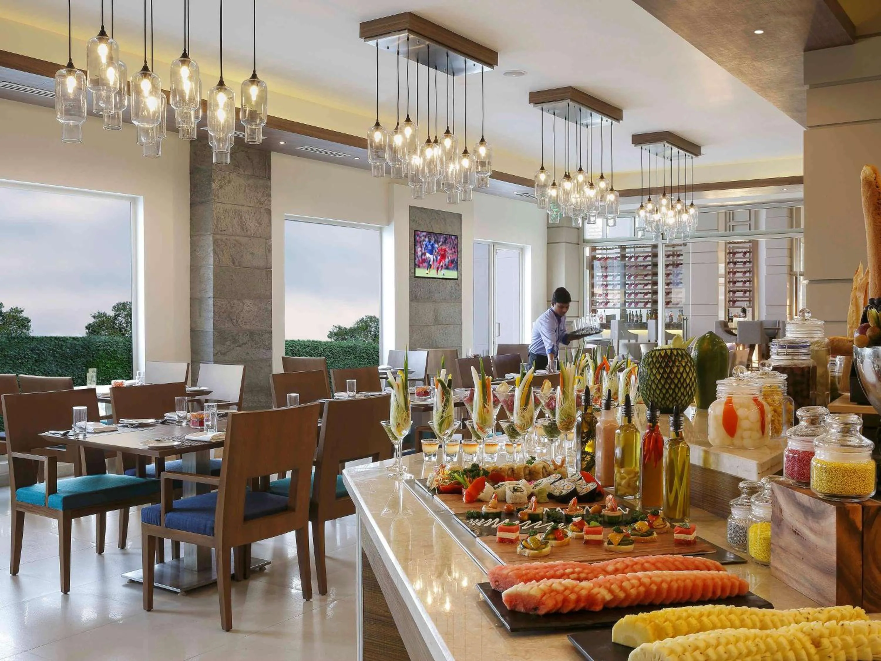 Restaurant/places to eat in Mercure Chennai Sriperumbudur