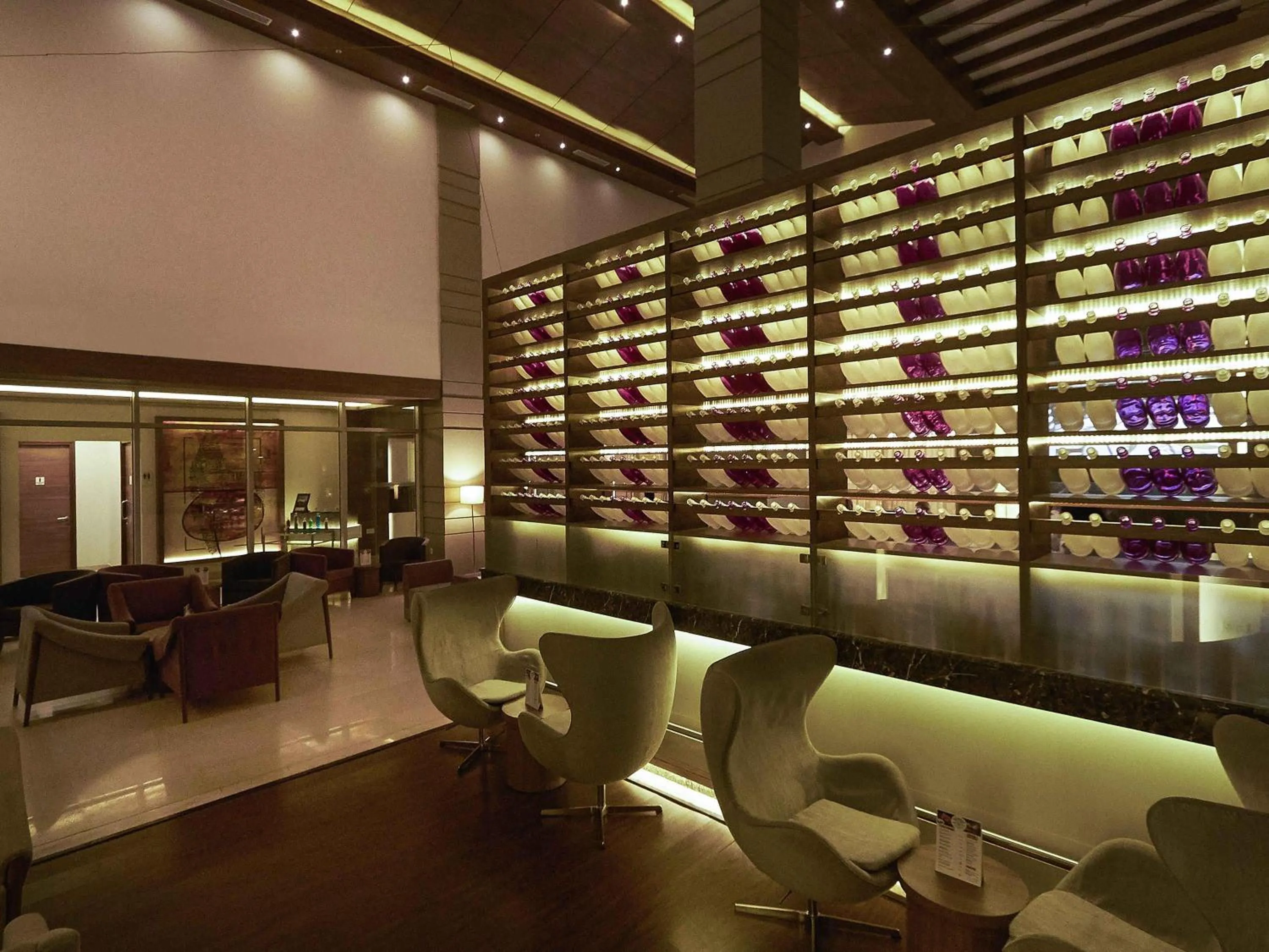 Lounge or bar in Mercure Chennai Sriperumbudur