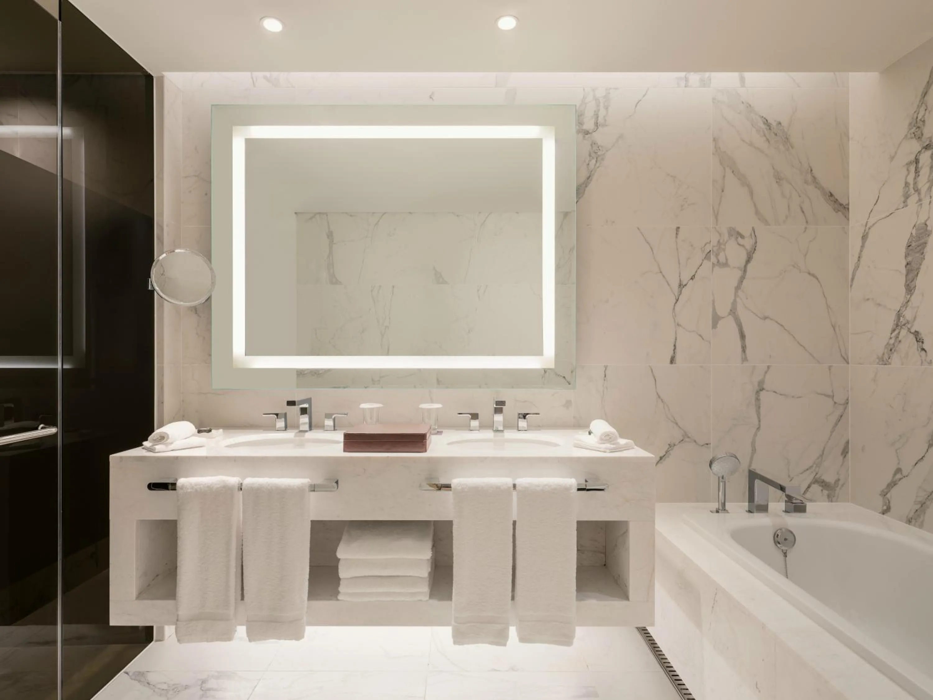 Toilet in Grand Mercure Ambassador Hotel and Residences Seoul Yongsan