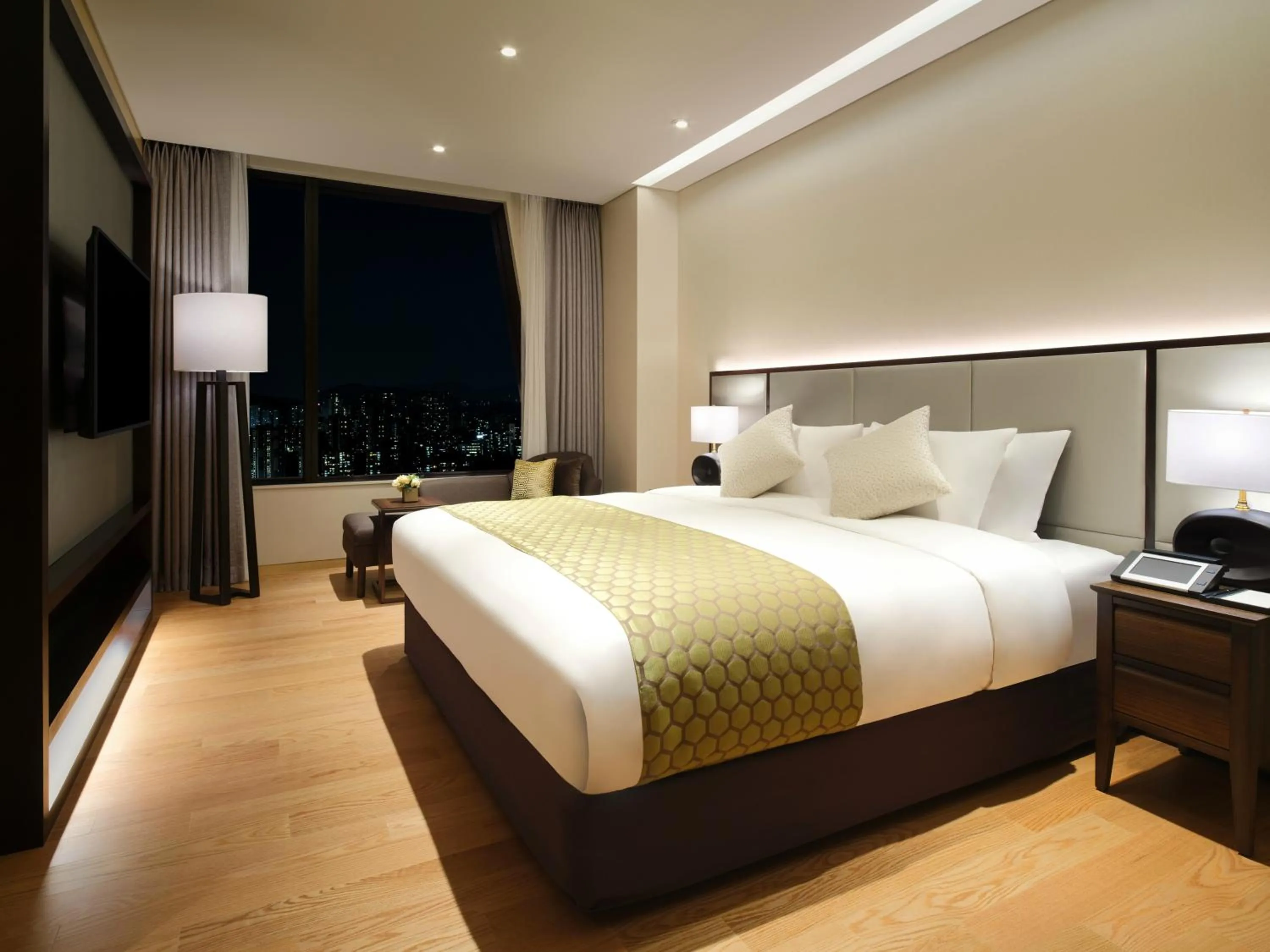 Bed in Grand Mercure Ambassador Hotel and Residences Seoul Yongsan