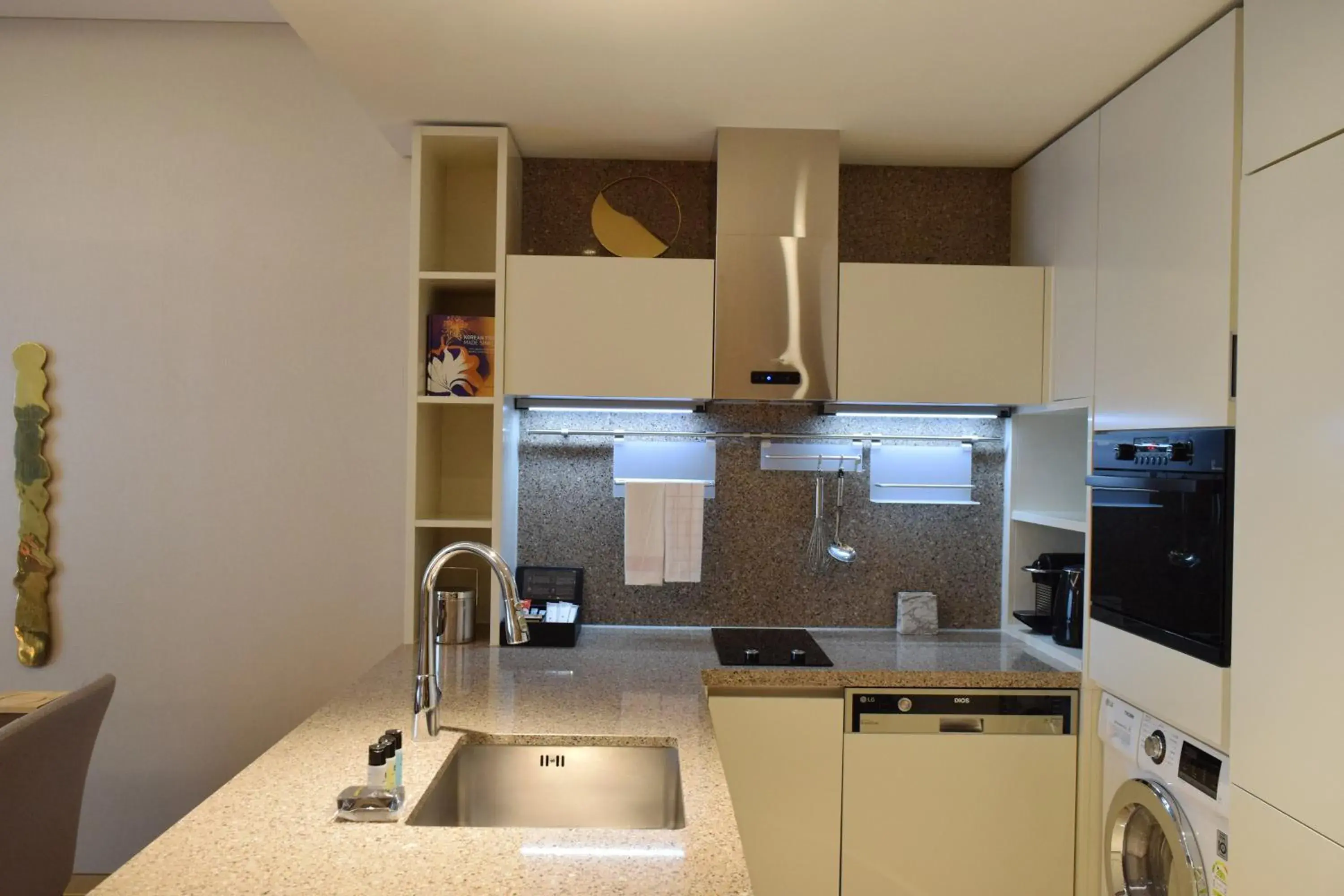 Deluxe One-Bedroom Suite in Grand Mercure Ambassador Hotel and Residences Seoul Yongsan Deluxe One-Bedroom Suite in Grand Mercure Ambassador Hotel and Residences Seoul Yongsan