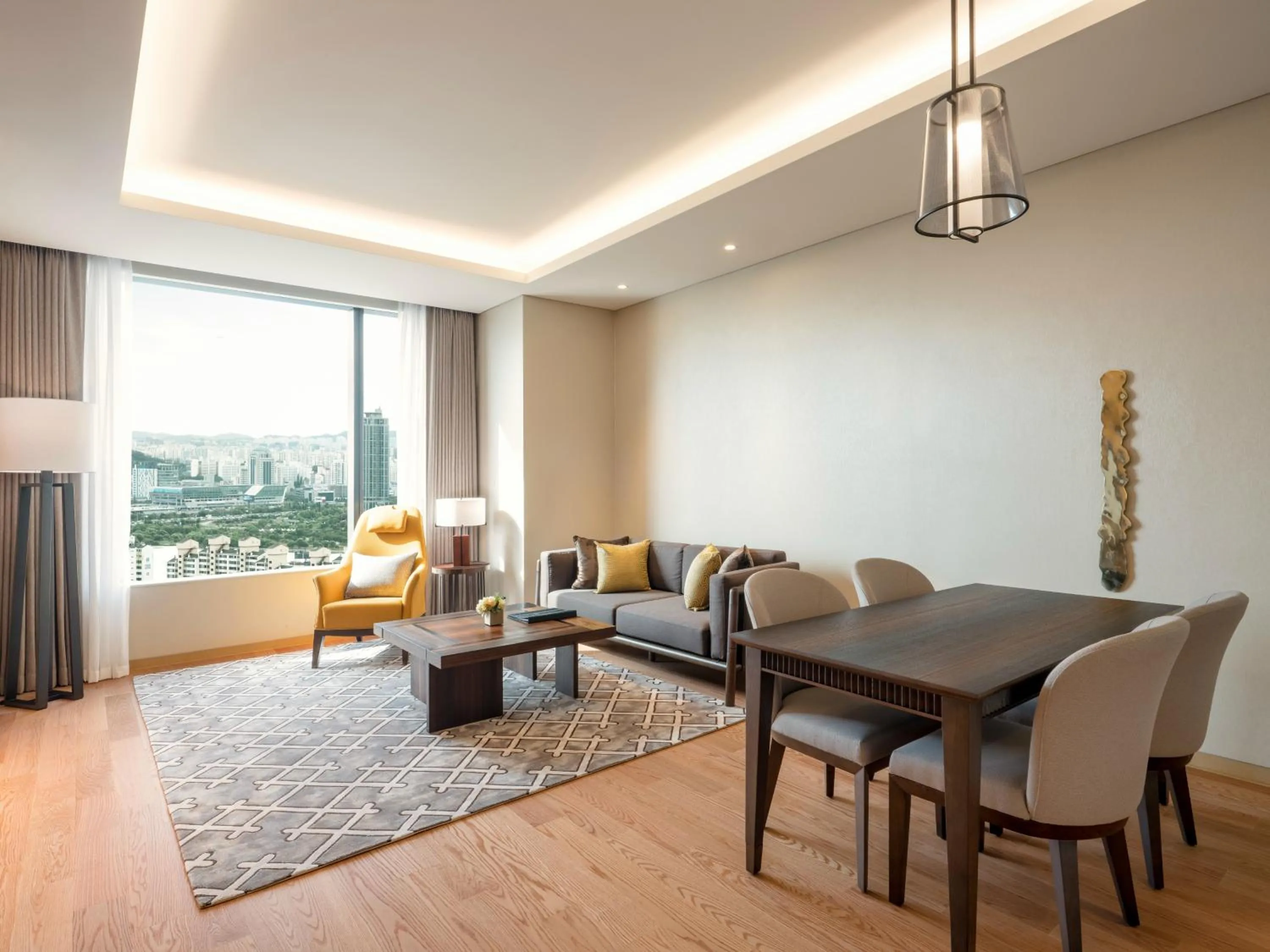 Living room in Grand Mercure Ambassador Hotel and Residences Seoul Yongsan