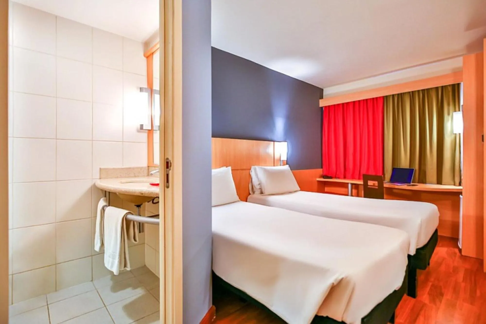 Bed in ibis Asuncion