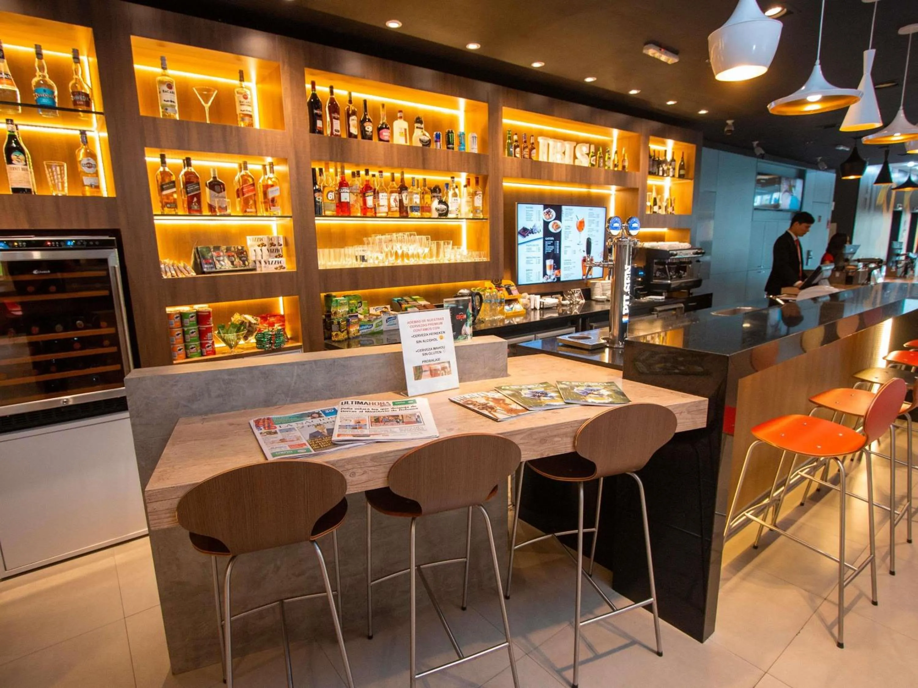 Lounge or bar in ibis Asuncion