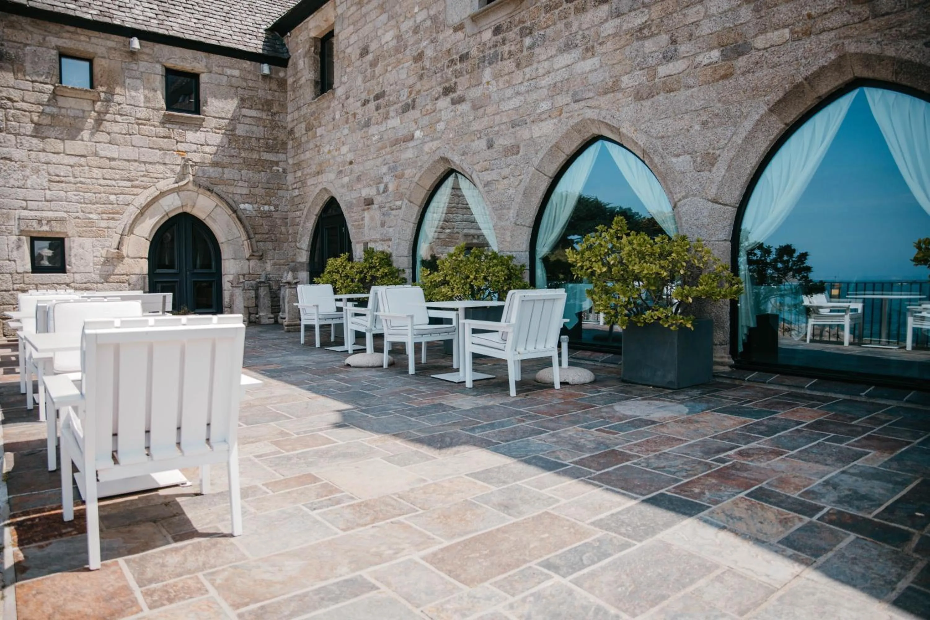 Patio in Brittany & Spa Relais & Châteaux