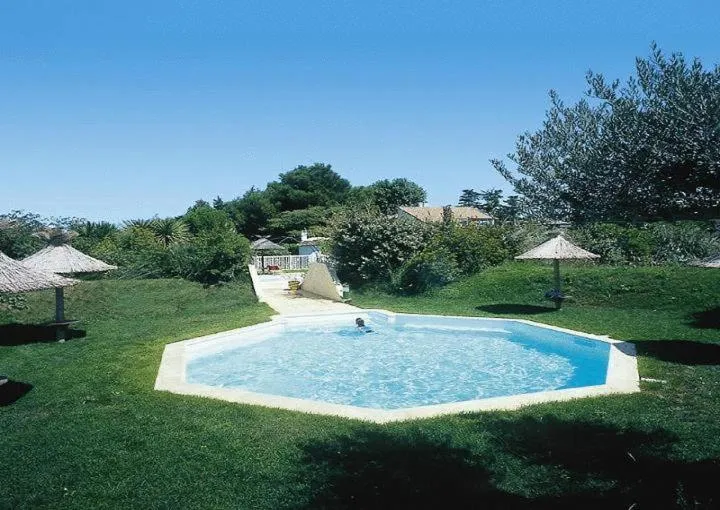 Swimming pool in Lou Garbin