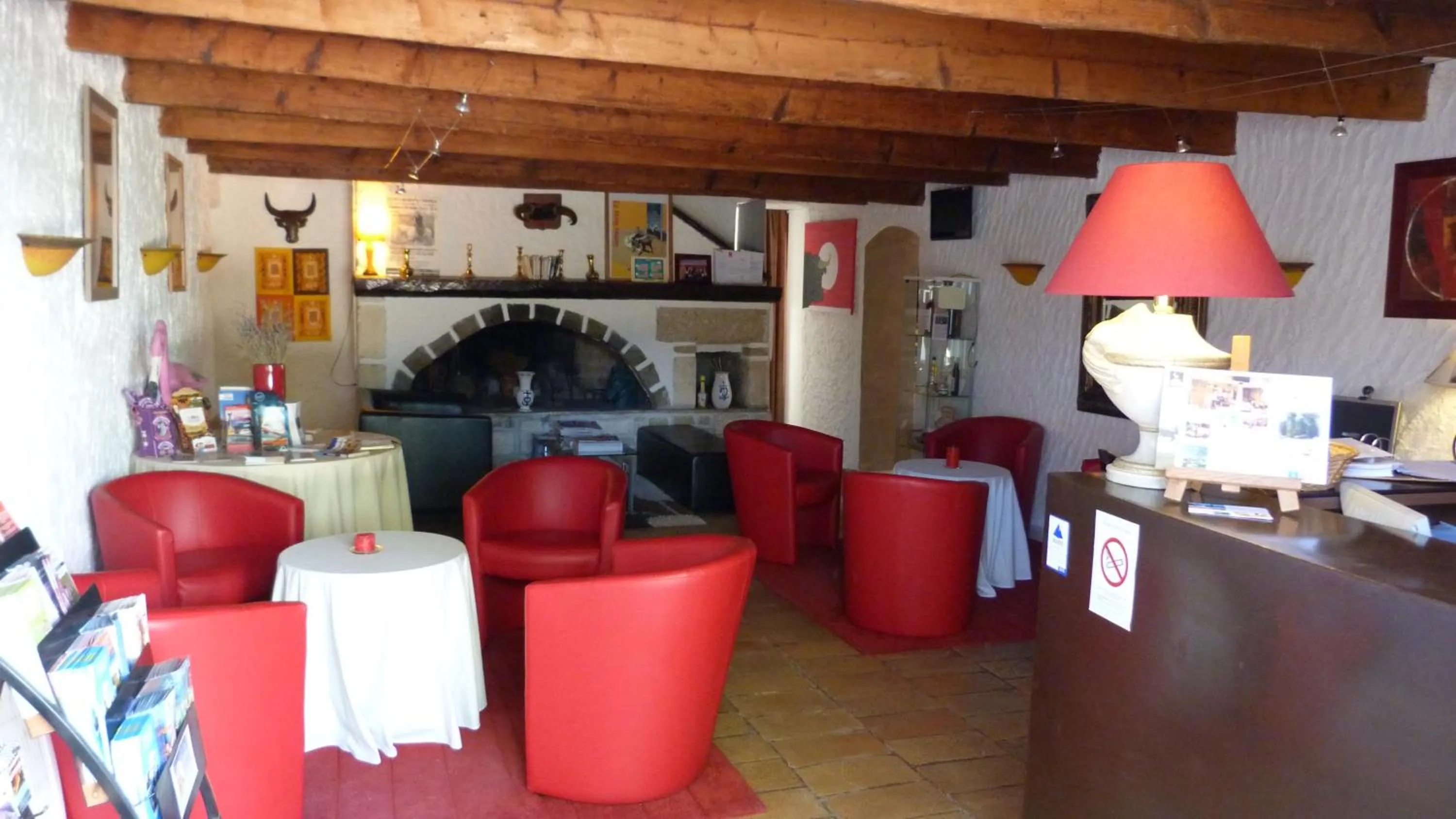 Standard Twin Room with Shower in Lou Garbin