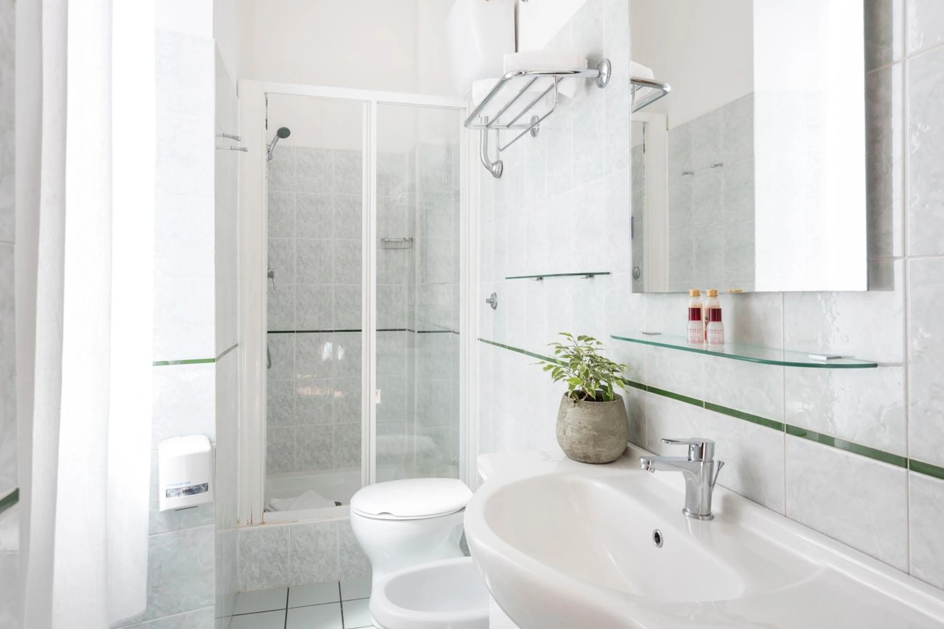 Shower in Hotel Parker - Gruppo BLAM HOTELS