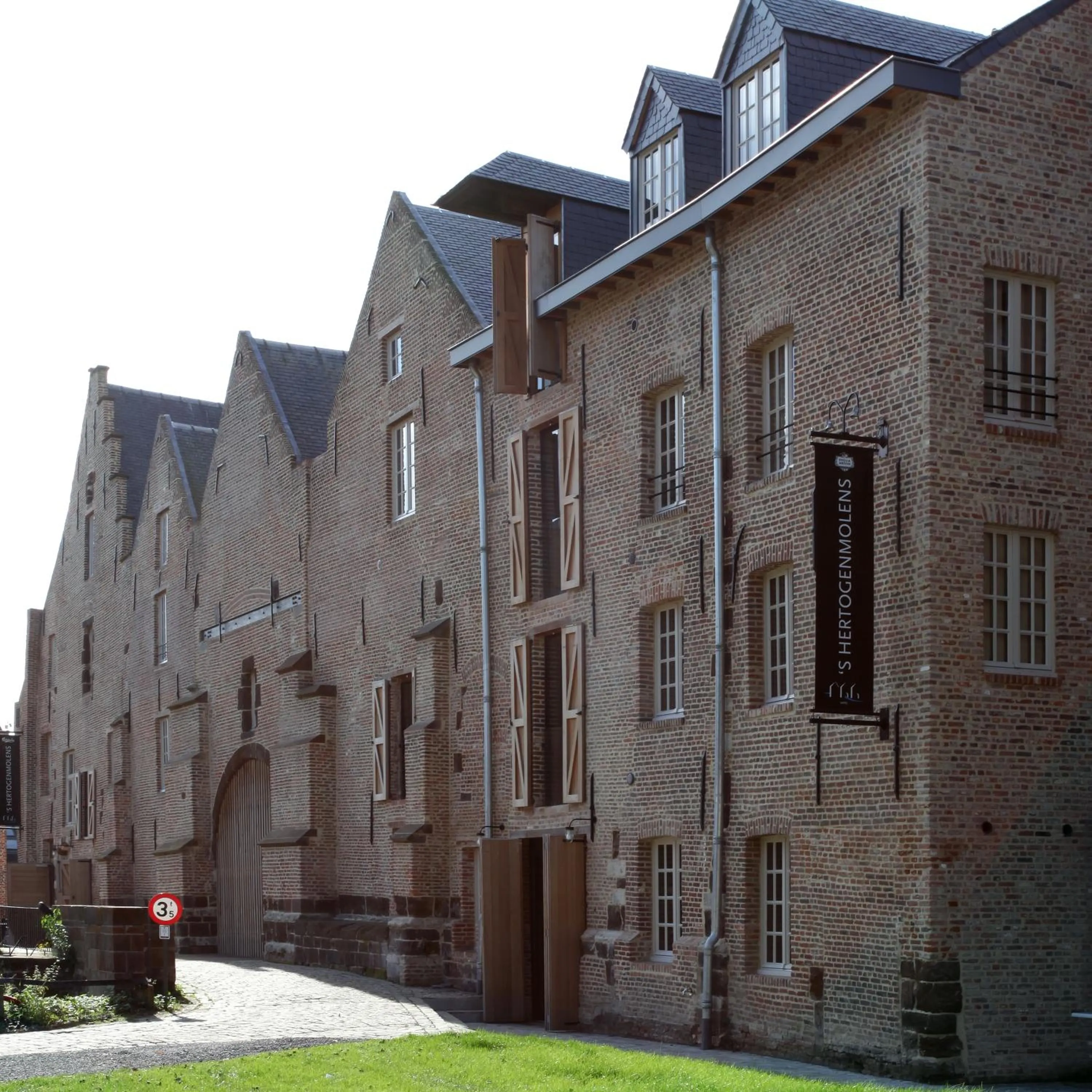 Property building in 'S Hertogenmolens Hotel