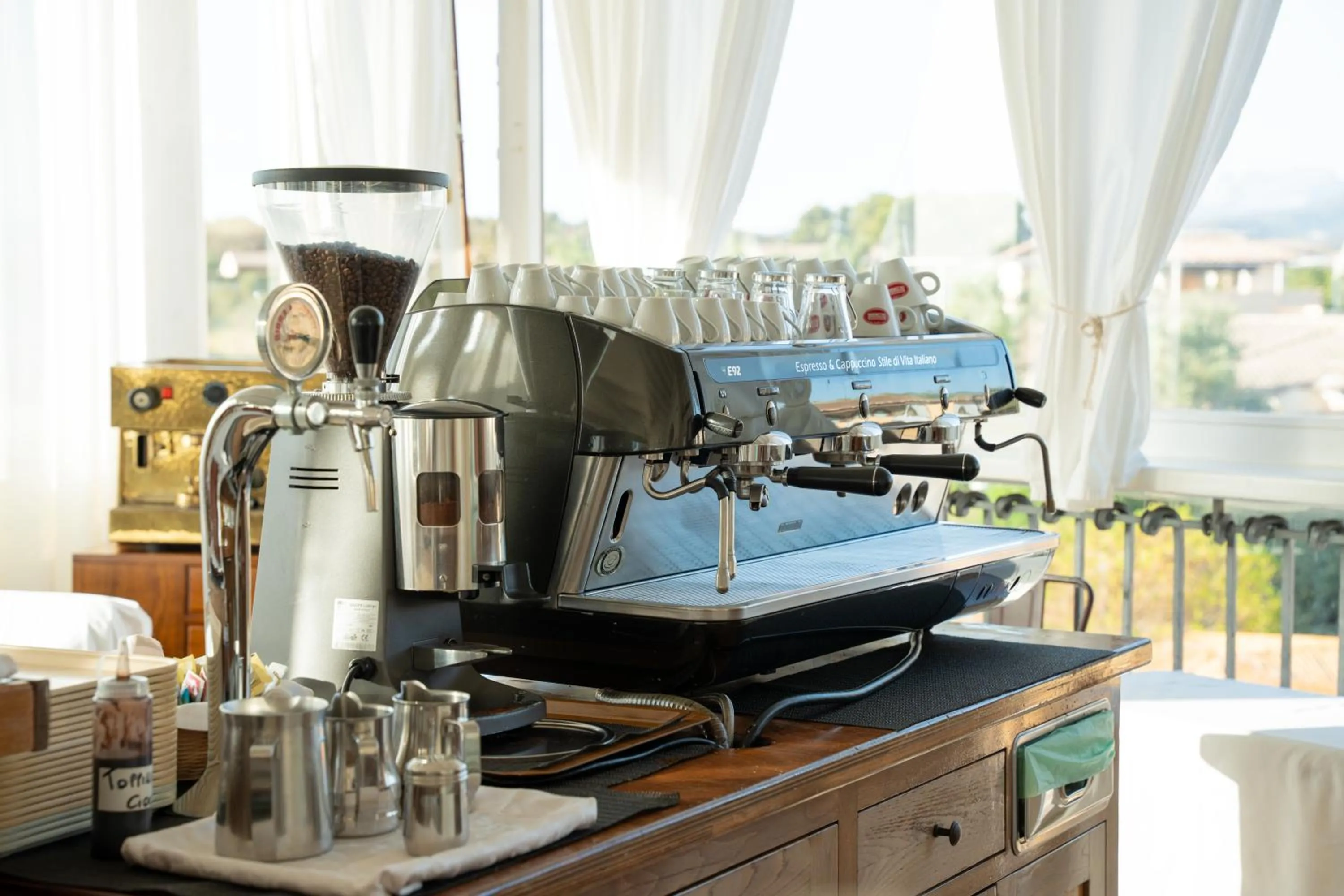 Coffee/tea facilities in Hotel Baia Del Porto