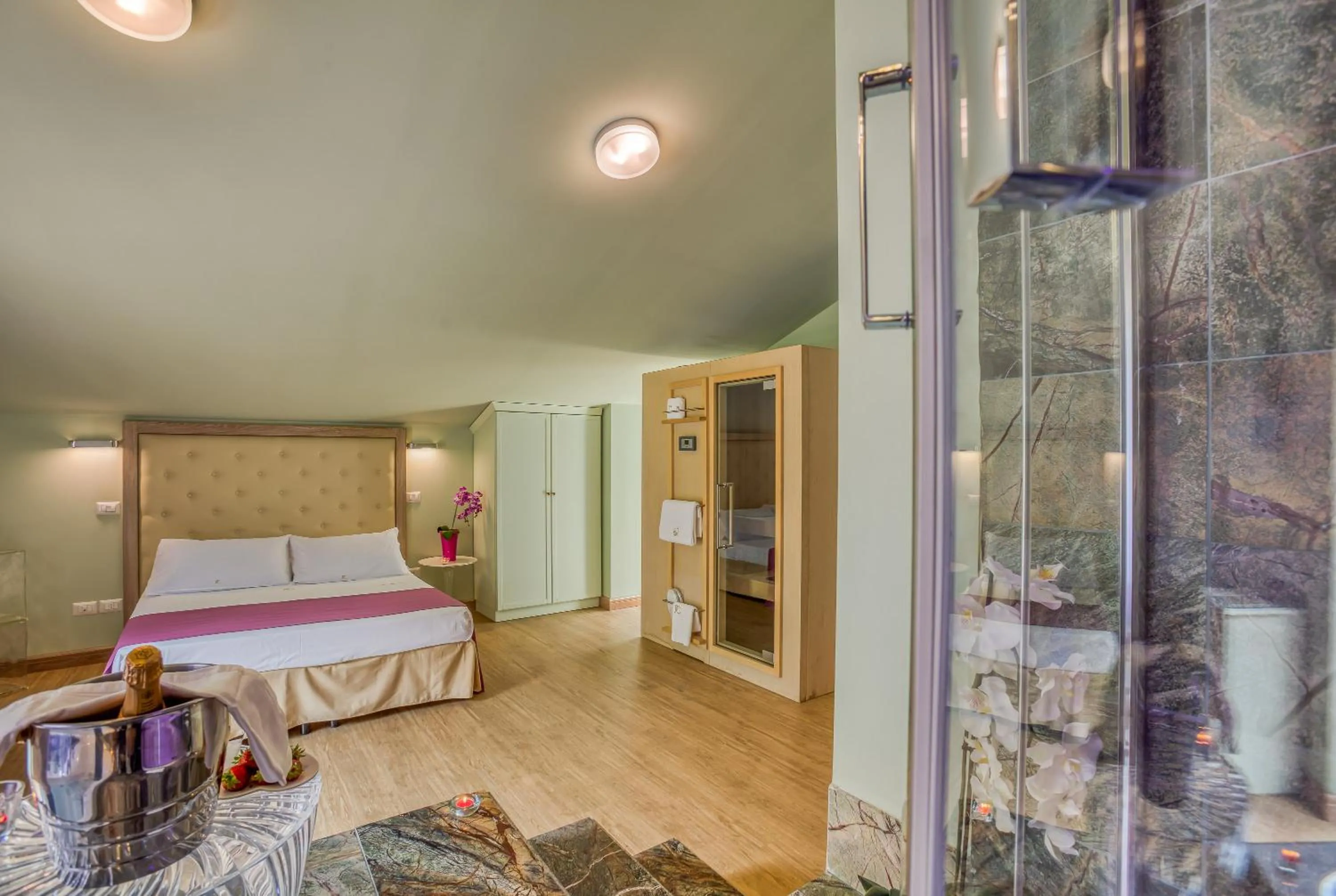 Photo of the whole room, Bed in Hotel Des Reves